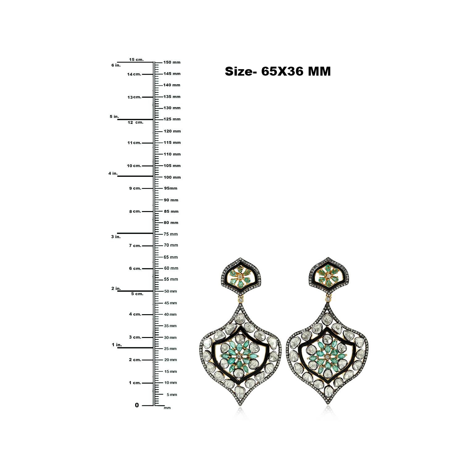 Mixed Cut 7.96ct Rose Cut Diamonds & Emerald Added To Spinning Top Shaped Dangle Earrings For Sale