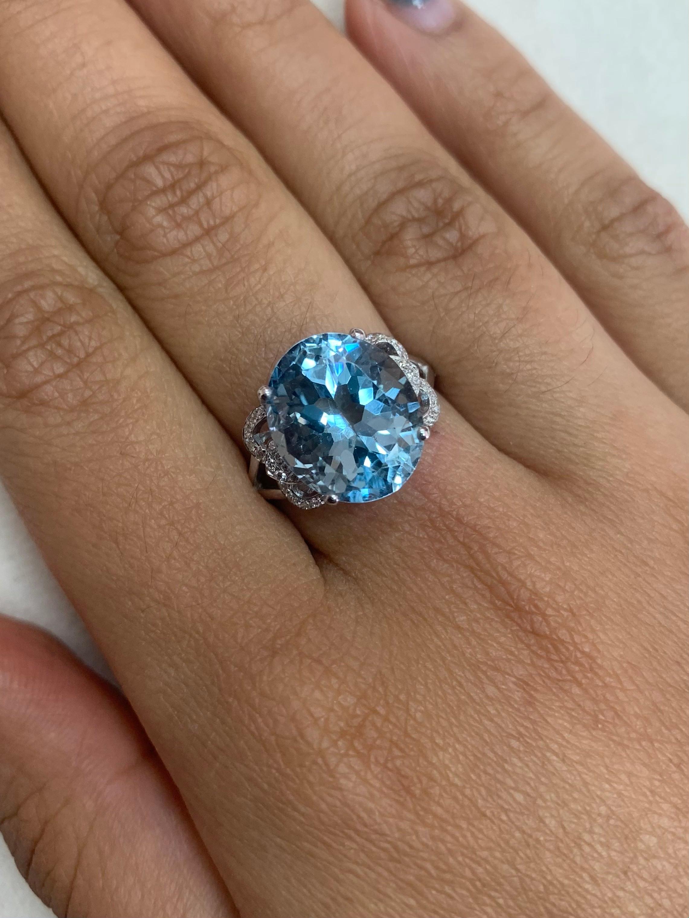 Contemporain Sunita Nahata, bague aigue-marine de 7,97 carats et diamants en or blanc 18 carats en vente