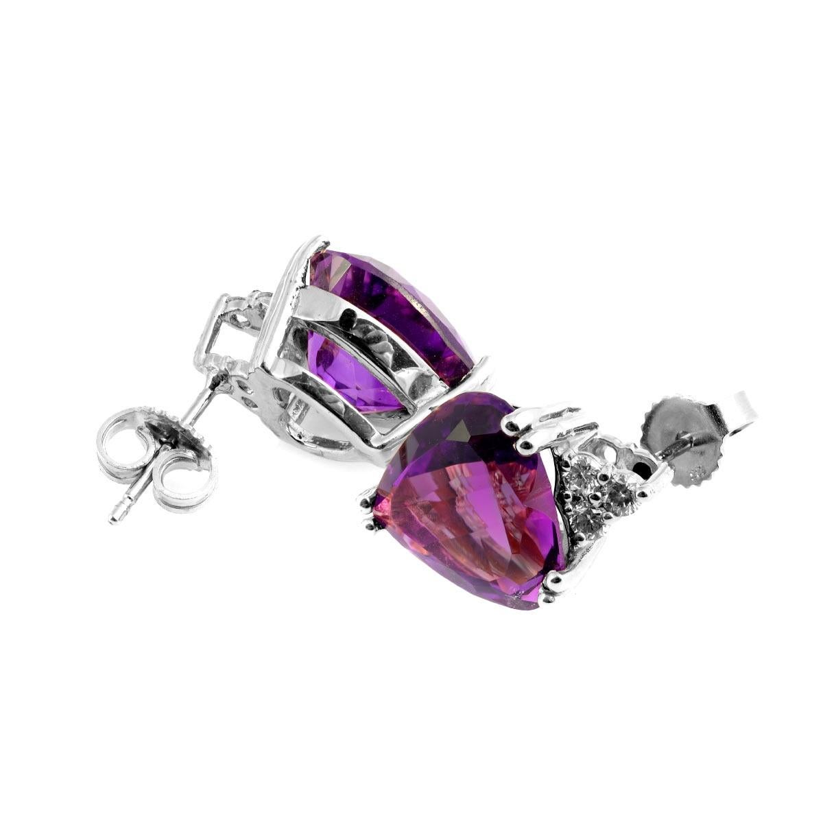 A luminous pair of Amethyst hearts, here is a pair of utilitarian earrings that will complement any outfit. Easy to wear and light weight, this is a pick she will fall instantly in love with. Diamonds that lend a beautiful sparkle to the entire