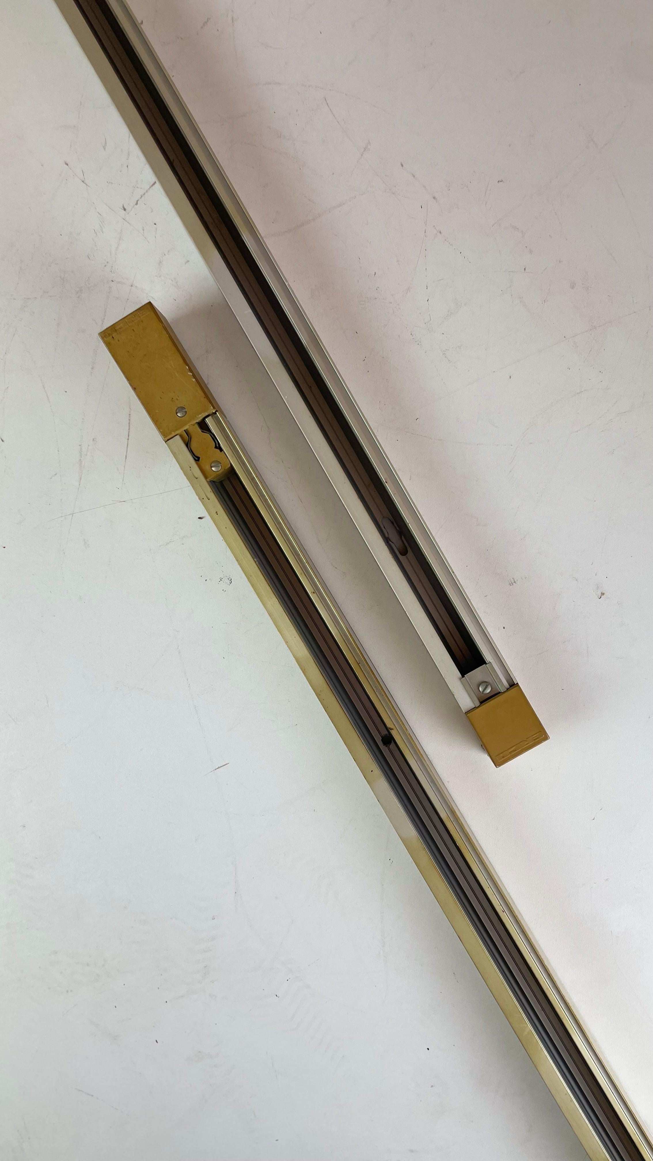 Track system for the spotlight collection drawn by French designer Roger Tallon for the German brand Erco in the 1970’s, and received the iF Design Award in 1977. Yellowed by nicotine, can be cleaned.
-
Model 7810: 2 pcs of 110 cm of length.
Model