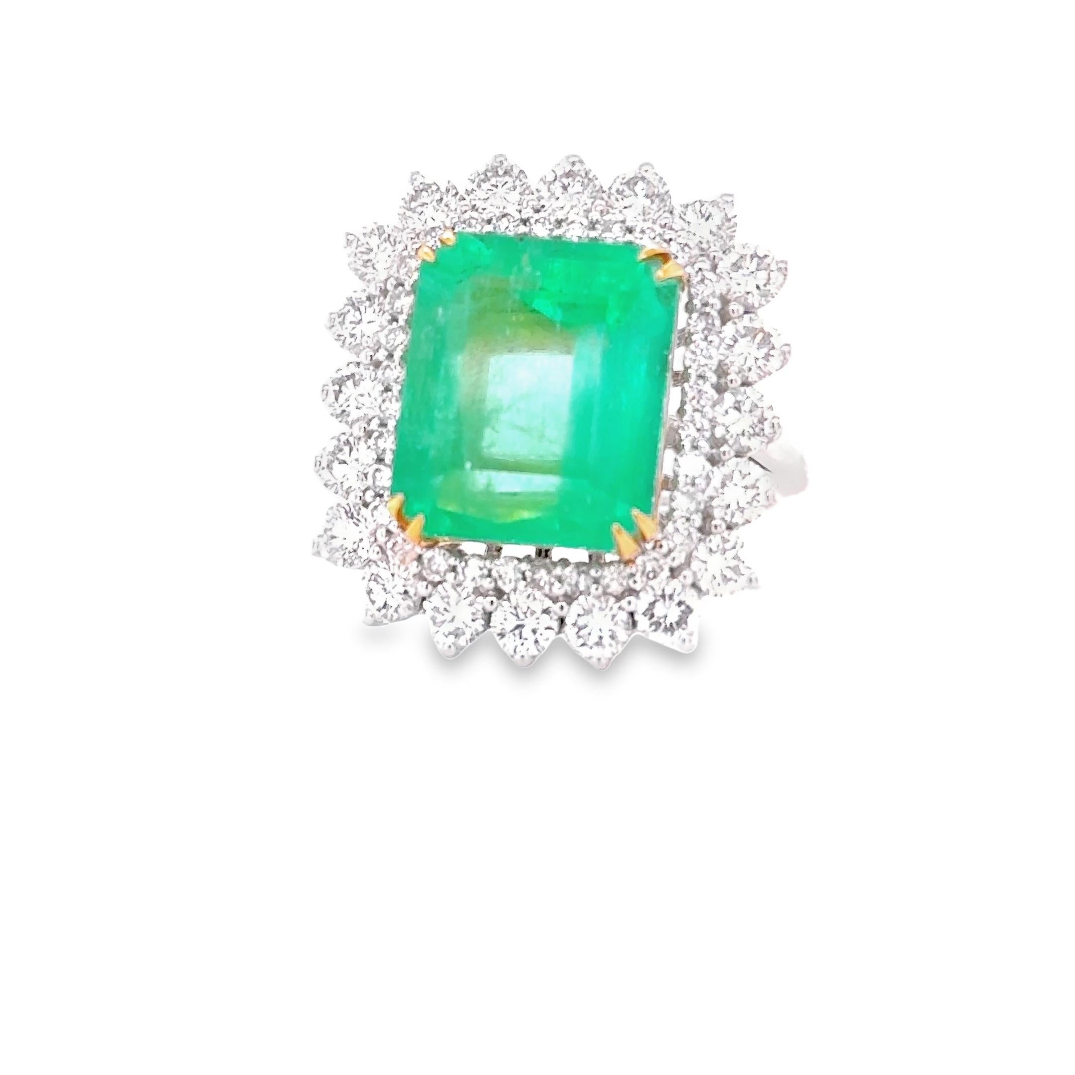 Art Deco 7.98ct Colombian Vivid Green Natural Emerald cluster ring - Minor  For Sale