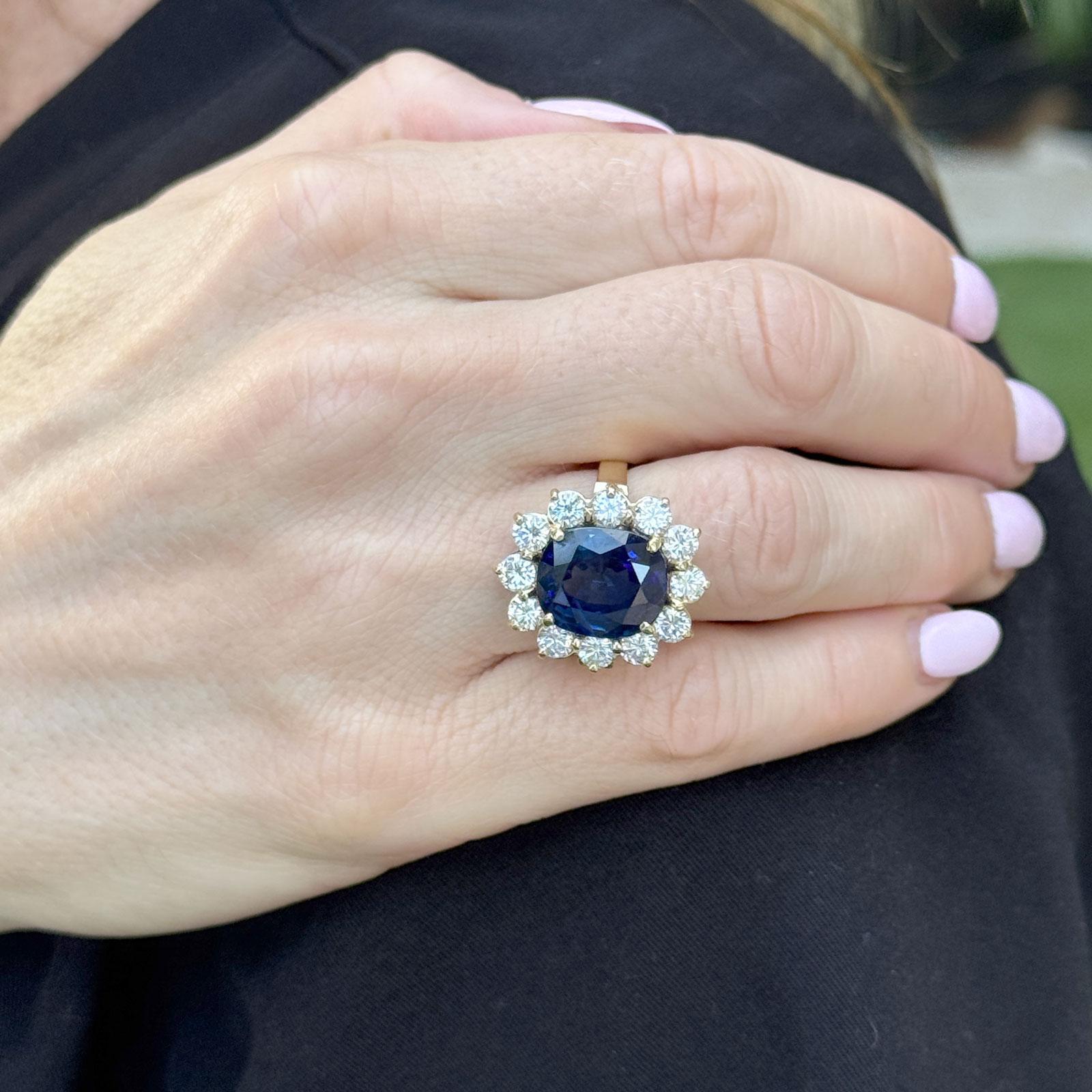Taglio ovale 7,99 CT Zaffiro Blu Diamante 'Principessa Diana' Stile 18KYG Anello certificato AGL in vendita