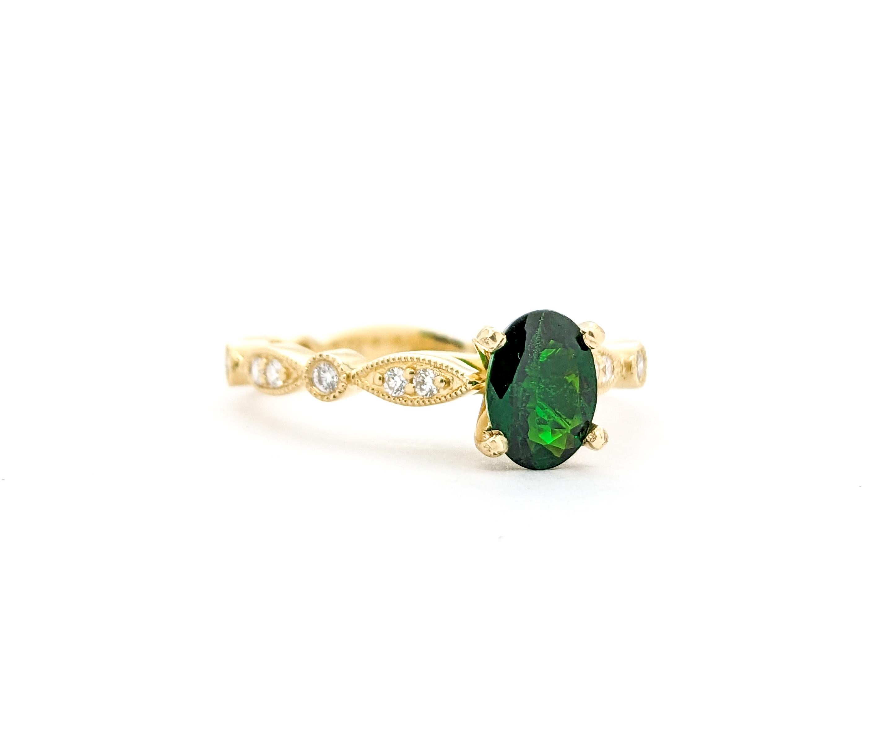 Contemporary .79ct Tsavorite garnet & Diamond Ring In Yellow Gold For Sale