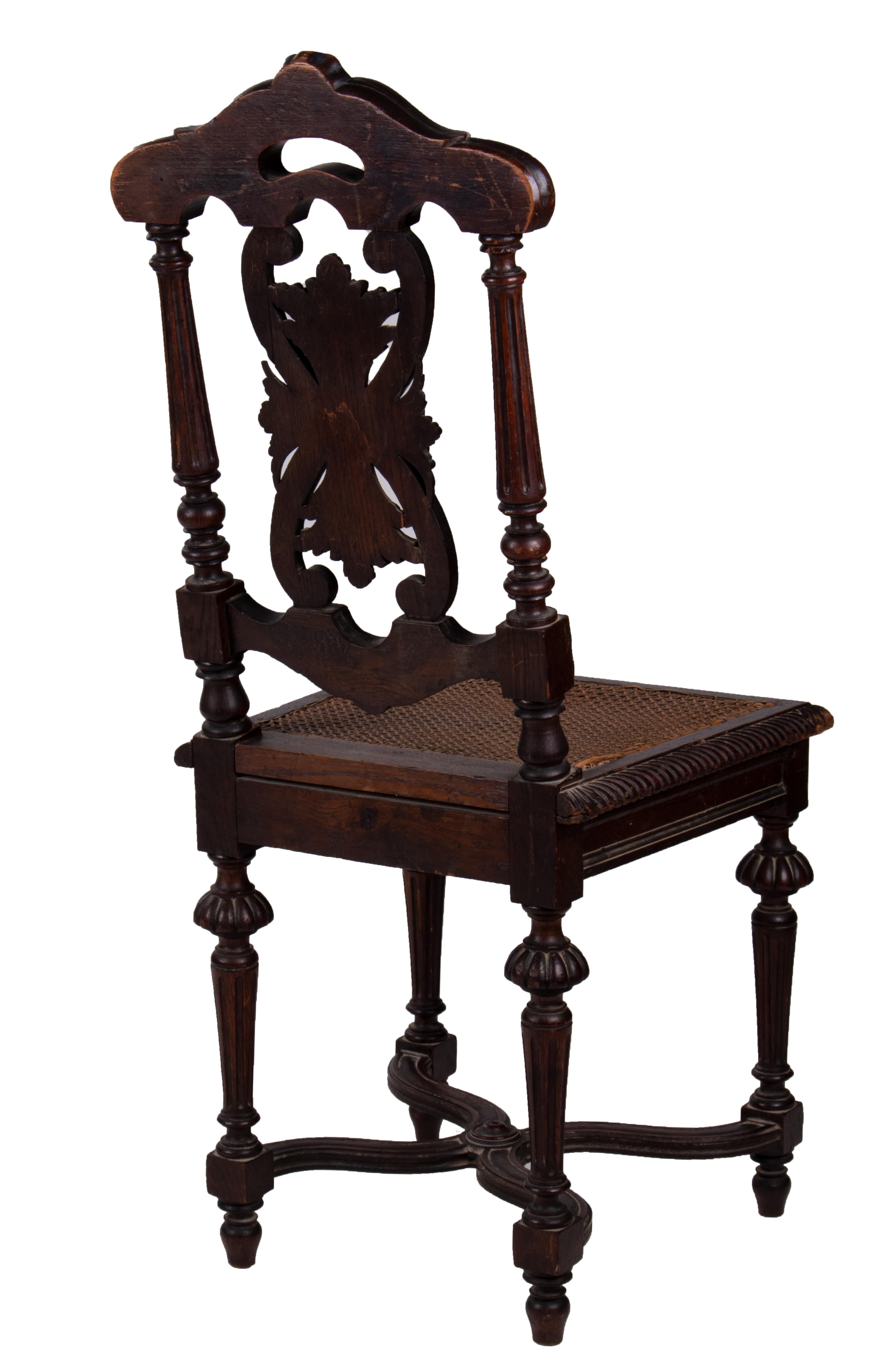 Conjunto español del siglo 79 de cuatro sillas y dos sillones Madera en venta
