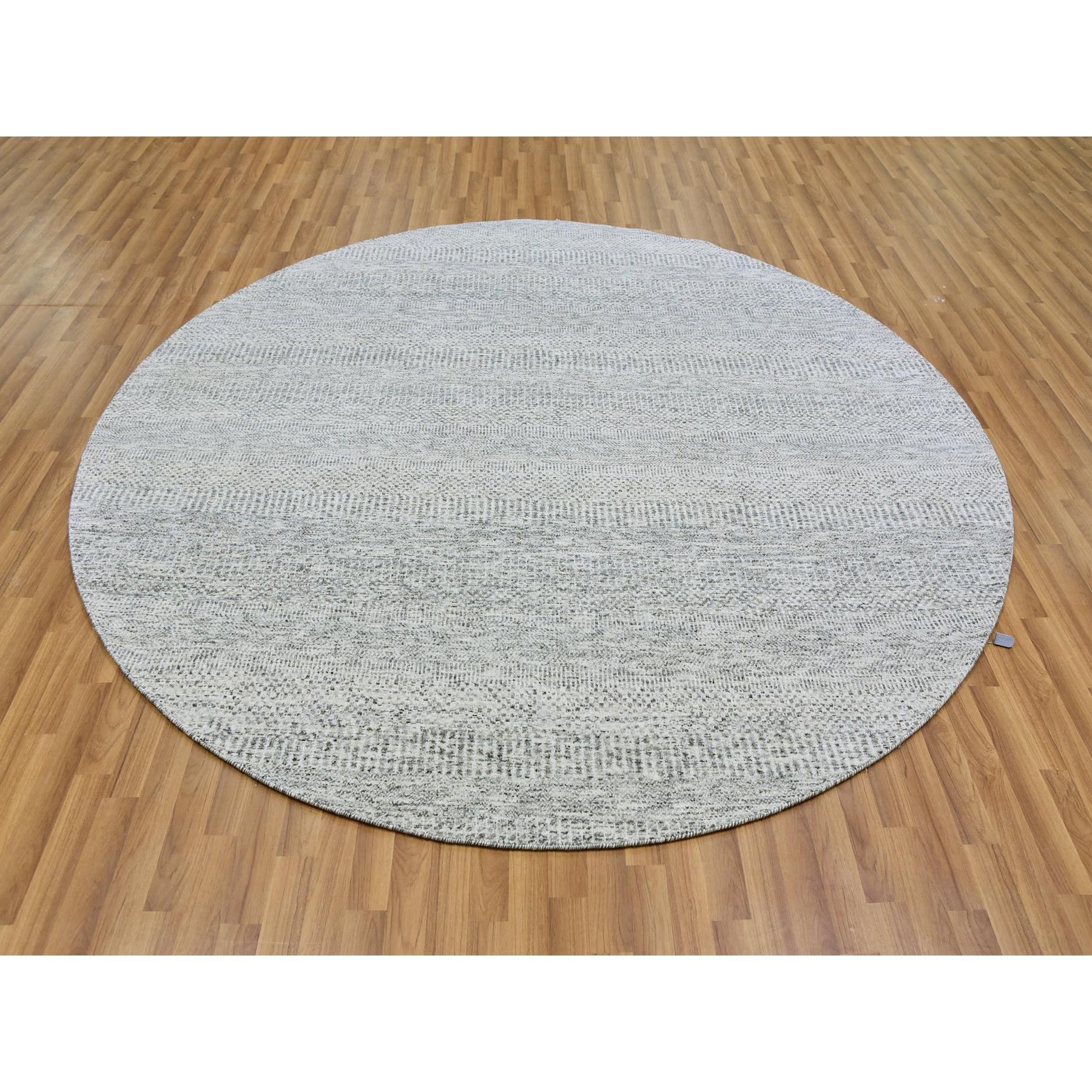 This is a truly genuine one-of-a-kind Undyed Pure Wool, Tone on Tone, Grass Design, Hand Knotted, Oriental Rug. It has been Knotted for months and months in the centuries-old weaving craftsmanship techniques by artisans.
Primary materials: