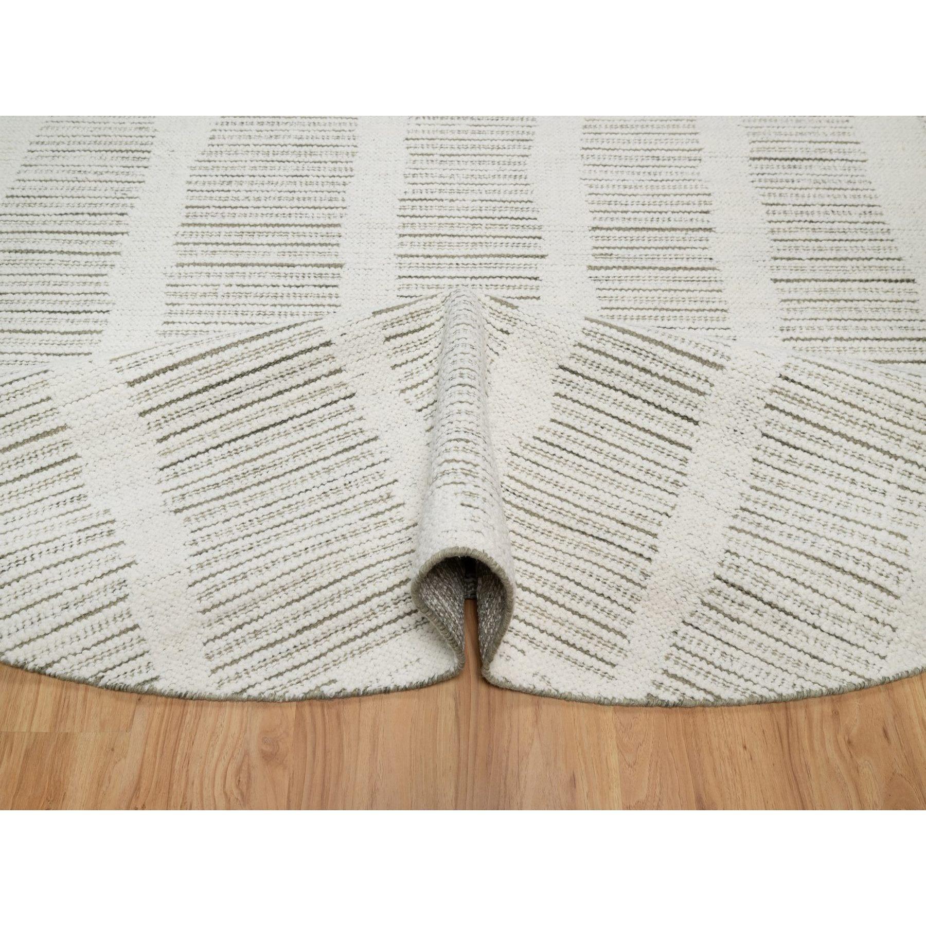 Hand-Knotted 7'9