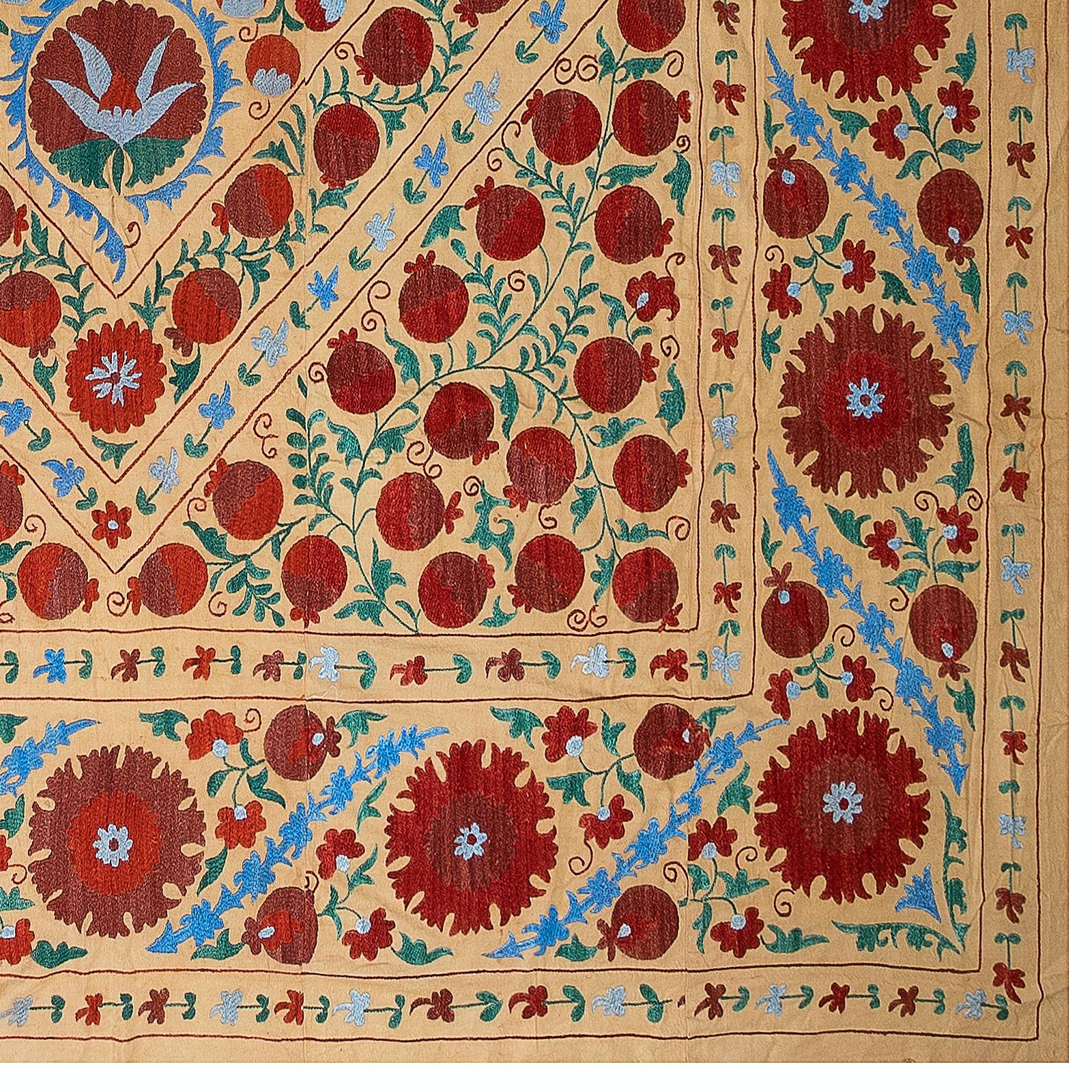 7.9x8.4 Ft Silk Embroidery Bed Cover. Home Decor Tablecloth. Vintage Uzbek Throw In Good Condition For Sale In Spring Valley, NY