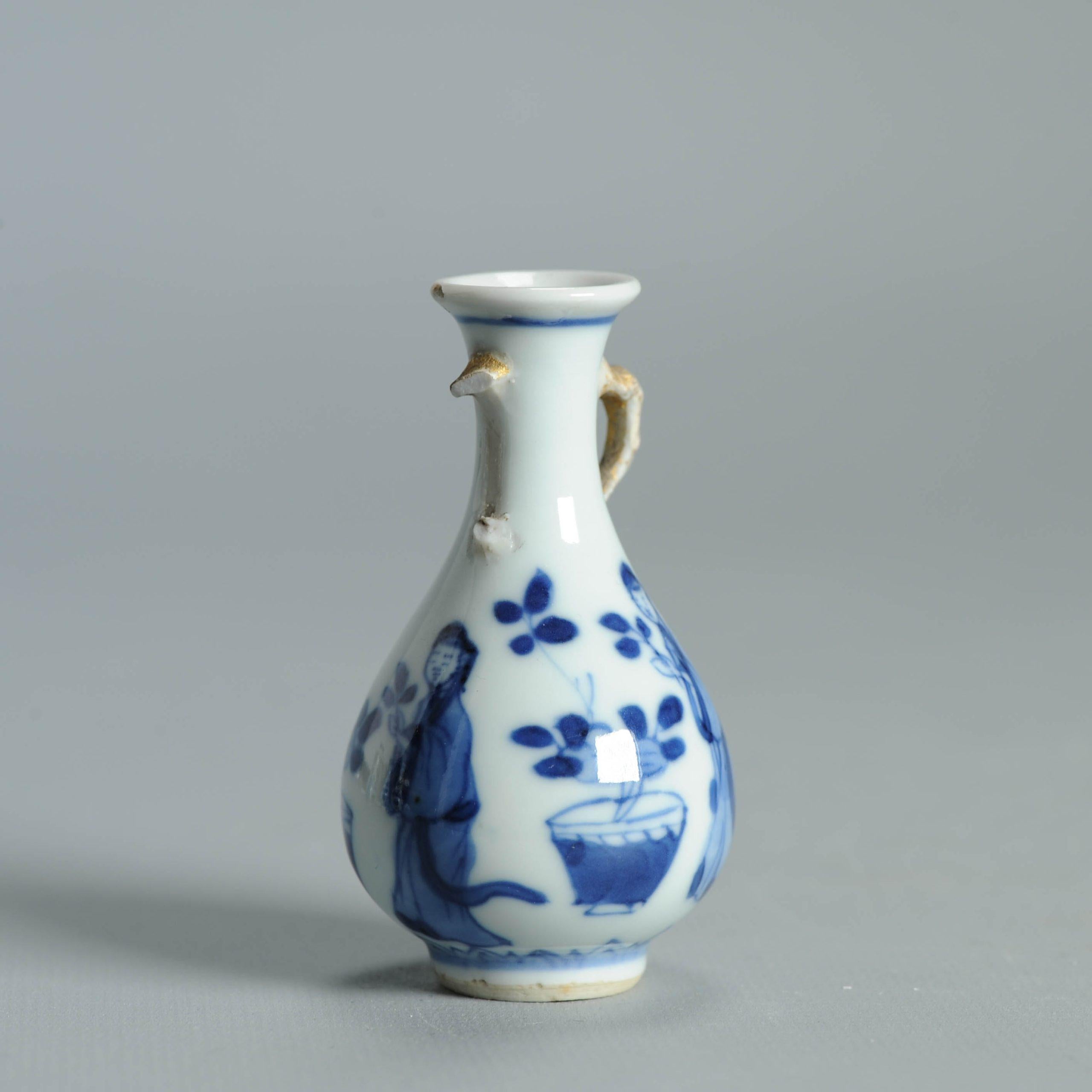 7CM Vase ancien en porcelaine chinoise Ca 1700 Période Kangxi Poignée éléphant en vente 3