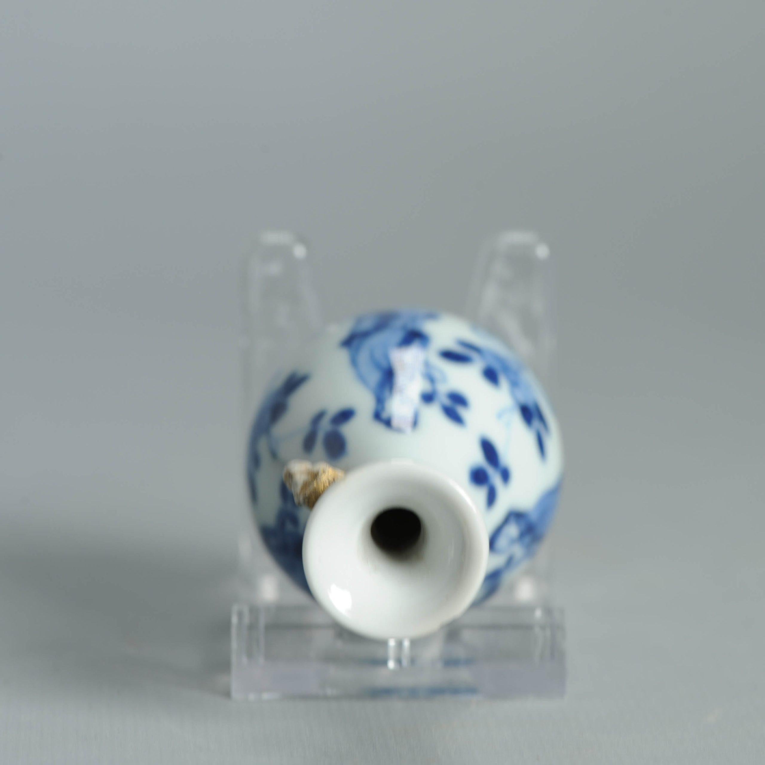 7CM Vase ancien en porcelaine chinoise Ca 1700 Période Kangxi Poignée éléphant en vente 2