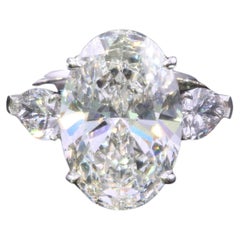 A Stone 7ct Diamond (Lab-grown), F color VS1, Three-stone Setting, IGI Certified