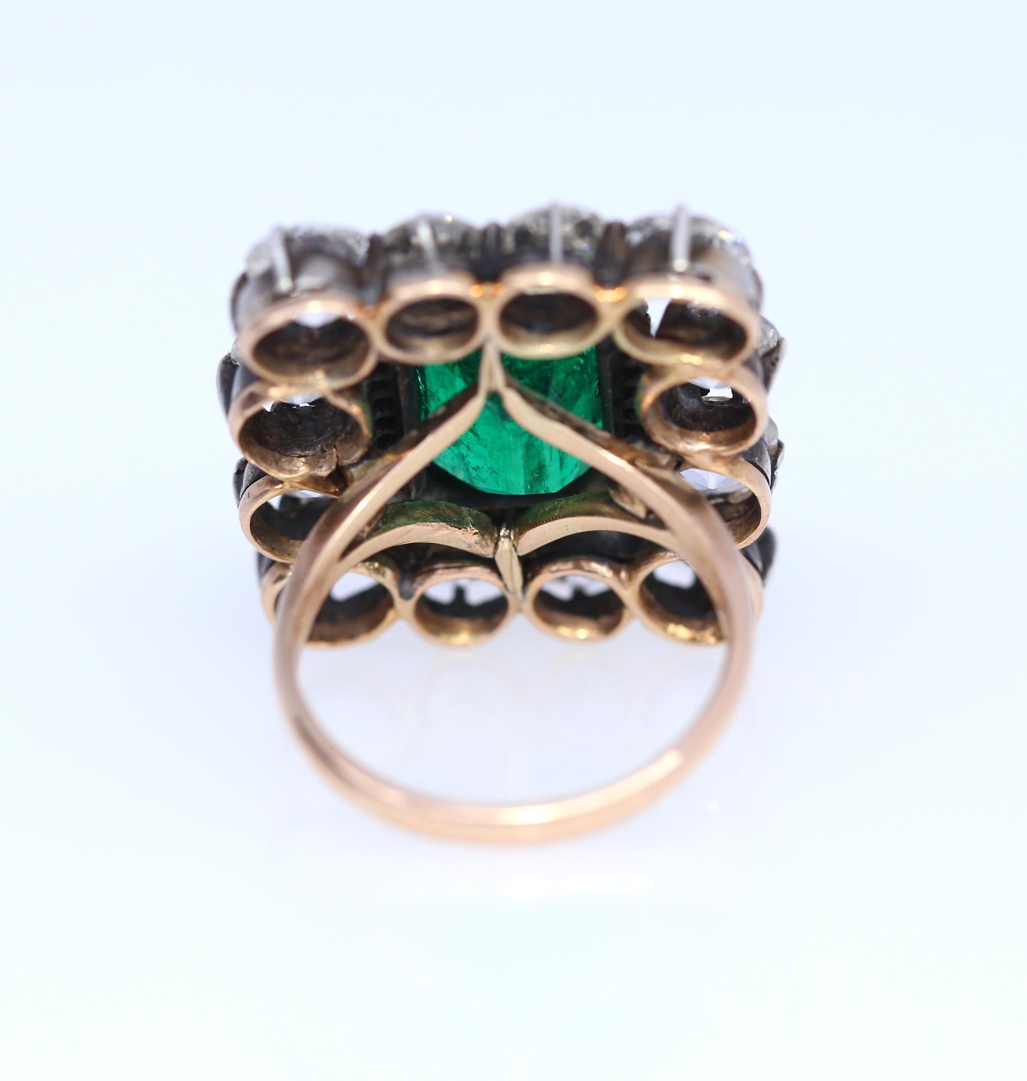 7 Karat Smaragd 8,6 Karat Diamanten Russischer Ring Nachhaltiger Trend, 1900 im Zustand „Gut“ in Herzelia, Tel Aviv