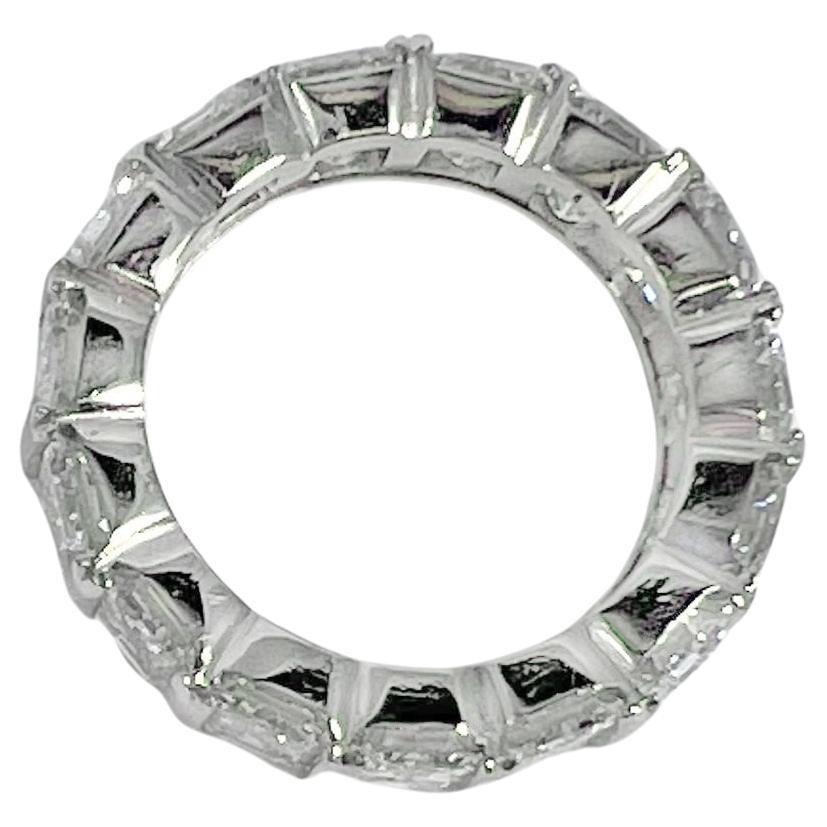 7ct Emerald-Cut Diamond Bar-Set Eternity Band Ring In Excellent Condition For Sale In Palm Beach, FL