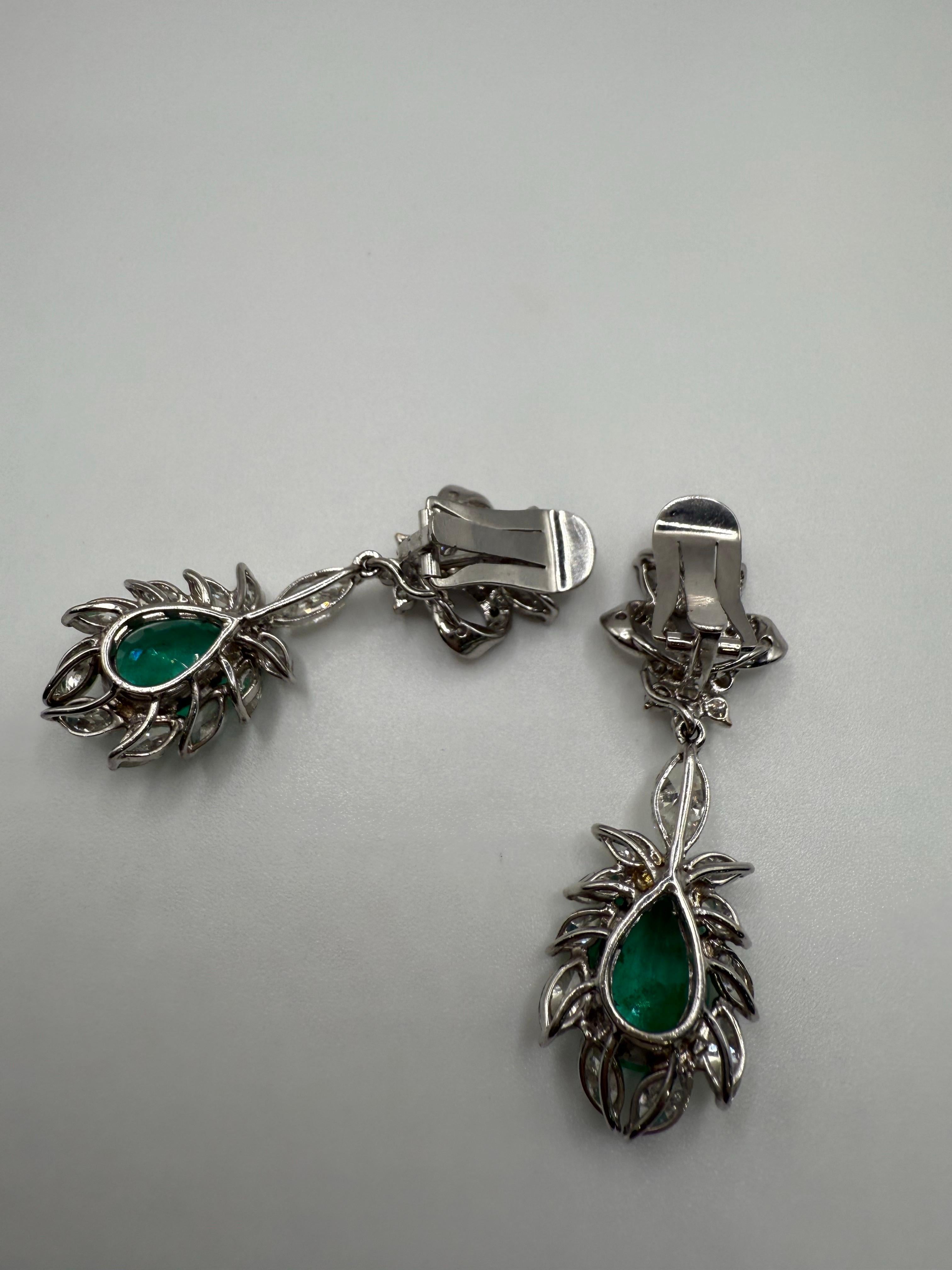 Taglio rotondo Orecchini con smeraldo e diamante 7ct, lampadario 18KT in vendita