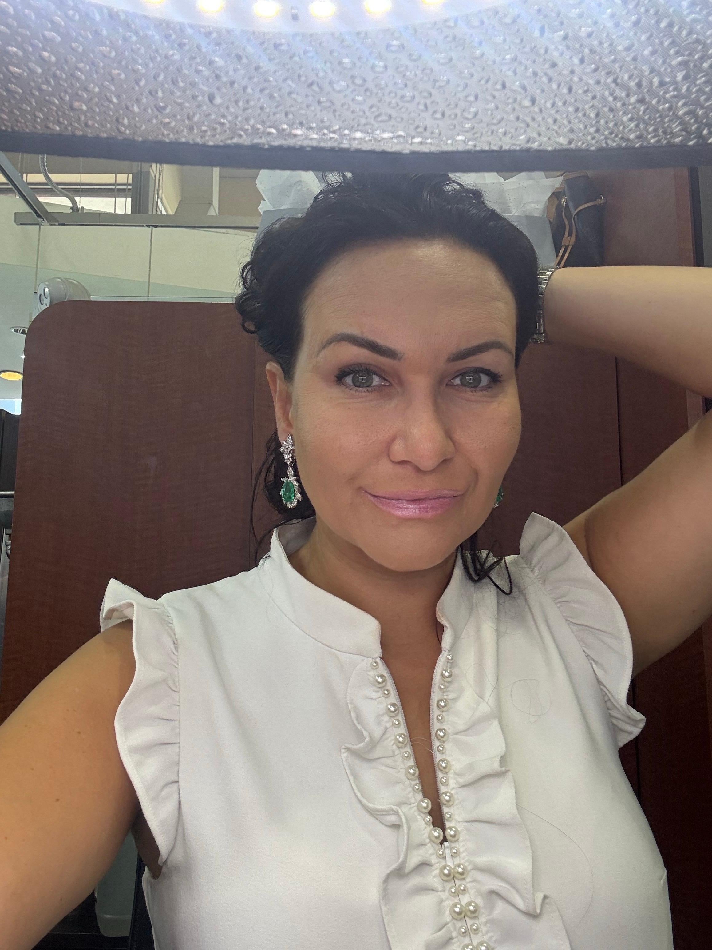 Orecchini con smeraldo e diamante 7ct, lampadario 18KT In condizioni Nuovo in vendita a Boca Raton, FL