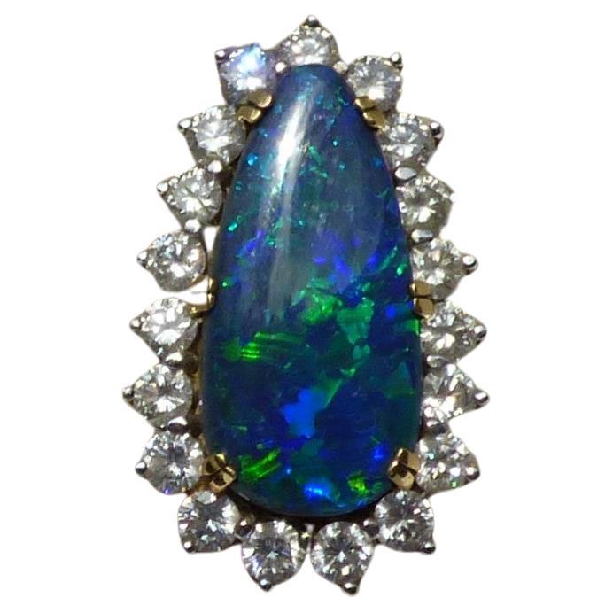 7ct. Birnenförmiger Cluster-Ring mit schwarzem Opal und Diamant im Angebot