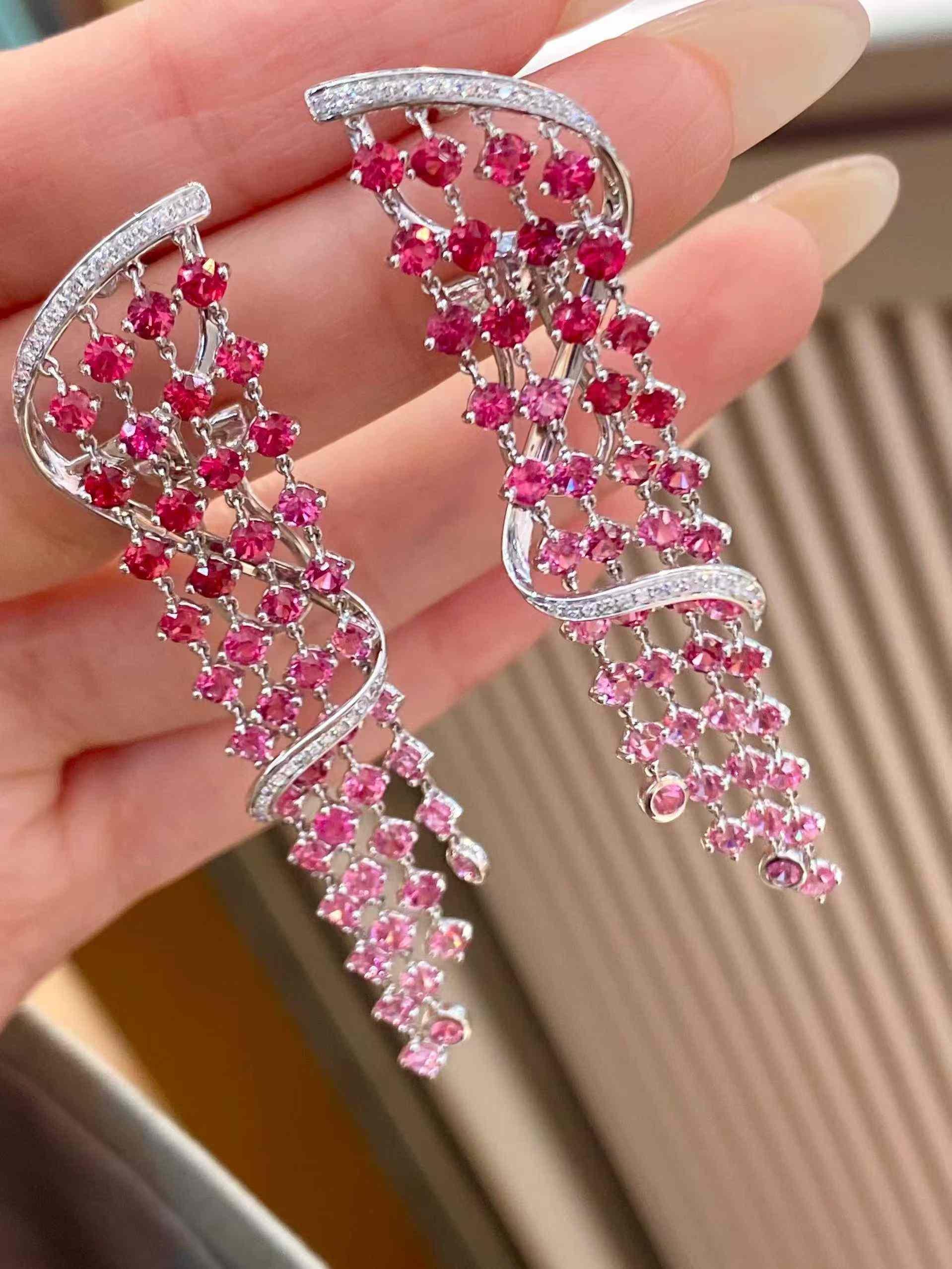 Taille ronde 7ct Spinel & 0.15ct White Diamond 4-Row Drop Earrings in 18k White Gold en vente