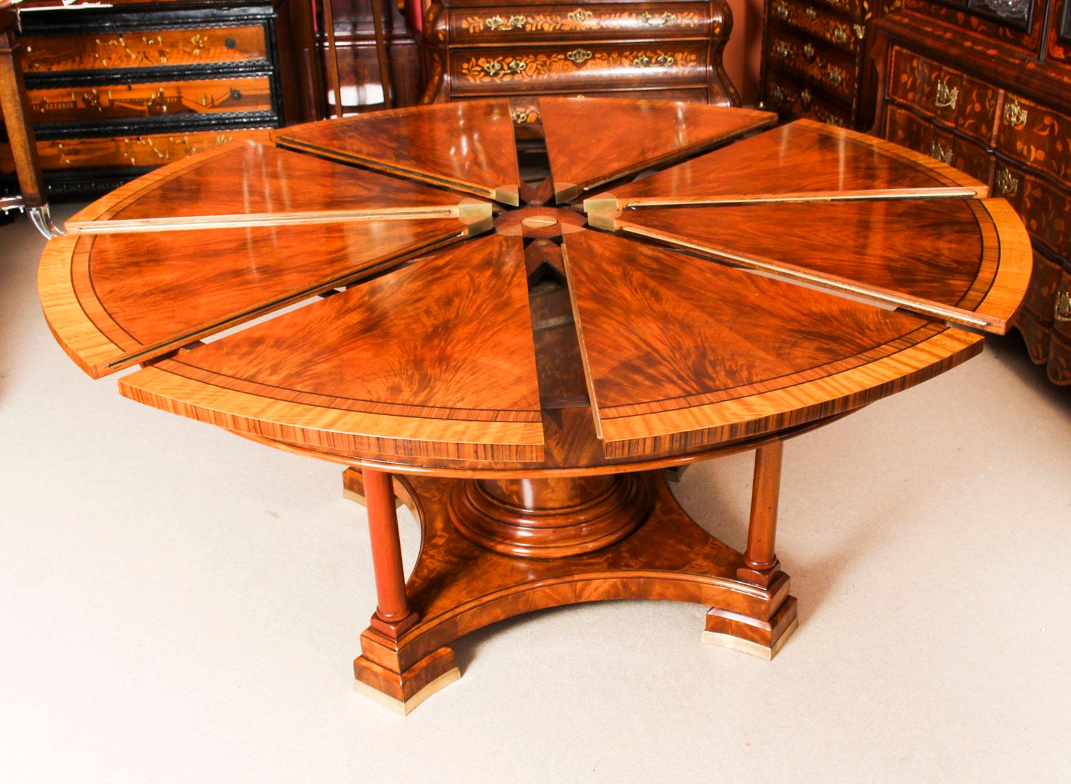 Flame Mahogany Jupe Dining Table Early 20th Century & 10 Antique Chairs 6