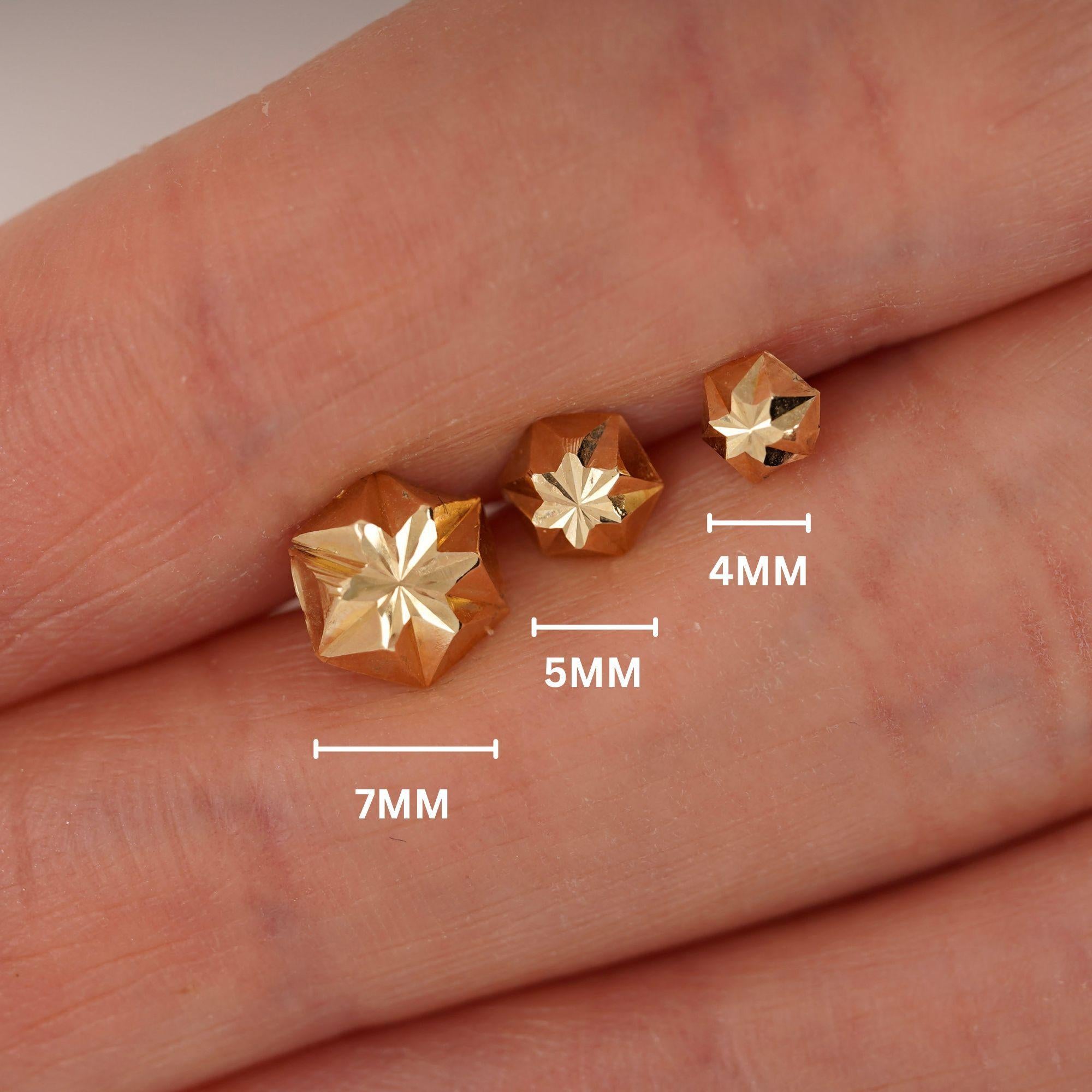 Boucles d'oreilles étoile hexagonale en or 14K avec diamant de 7mm en vente 4