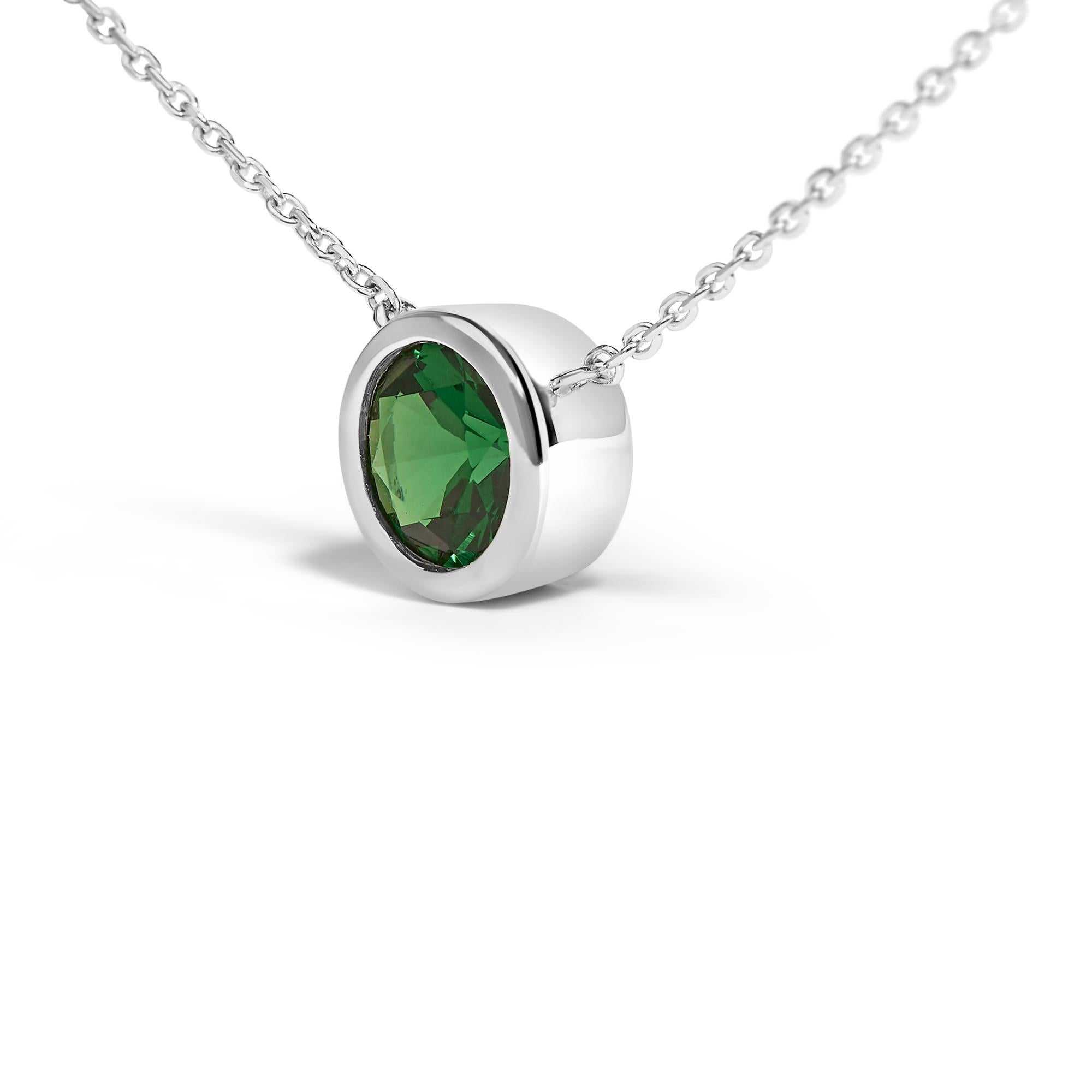 Moderno Collana con ciondolo di smeraldo verde creato con castone da 7 mm in argento - 18