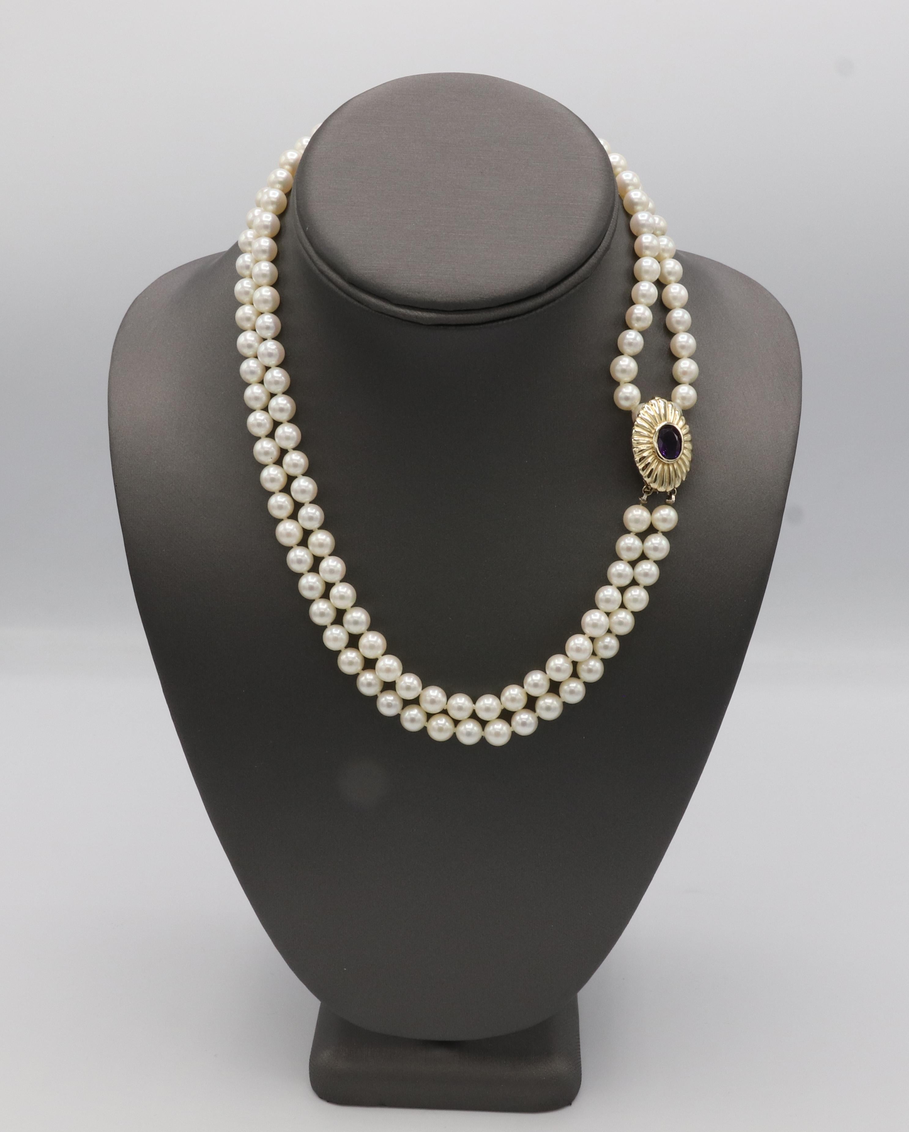 Perle Collier de perles de culture de 7 mm avec fermoir en or jaune 14 carats et pierres d'améthyste  en vente