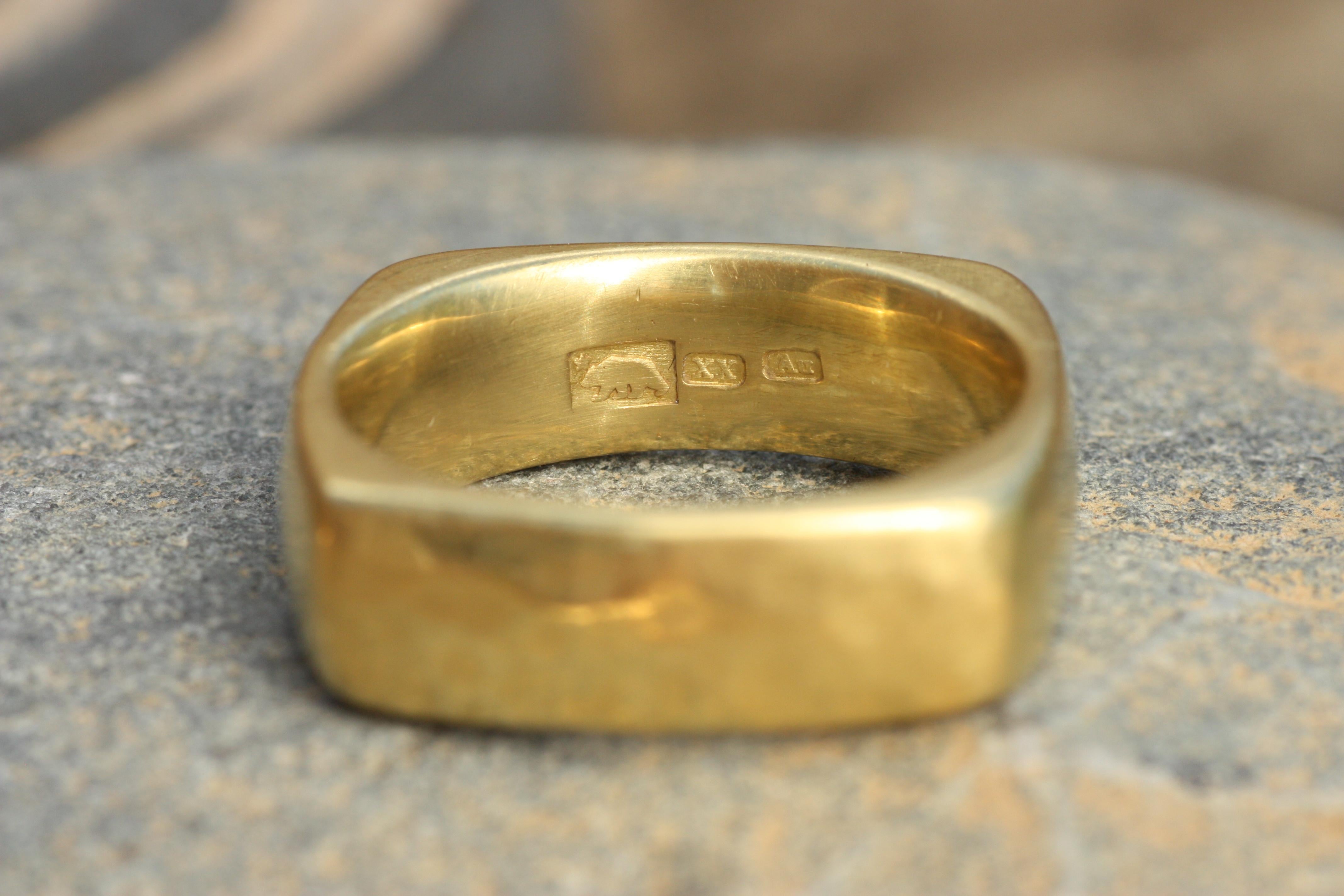 En vente :  Anneau de mariage carré de 7 mm - fait à la main aux États-Unis, or jaune de Californie 20K, mat 7