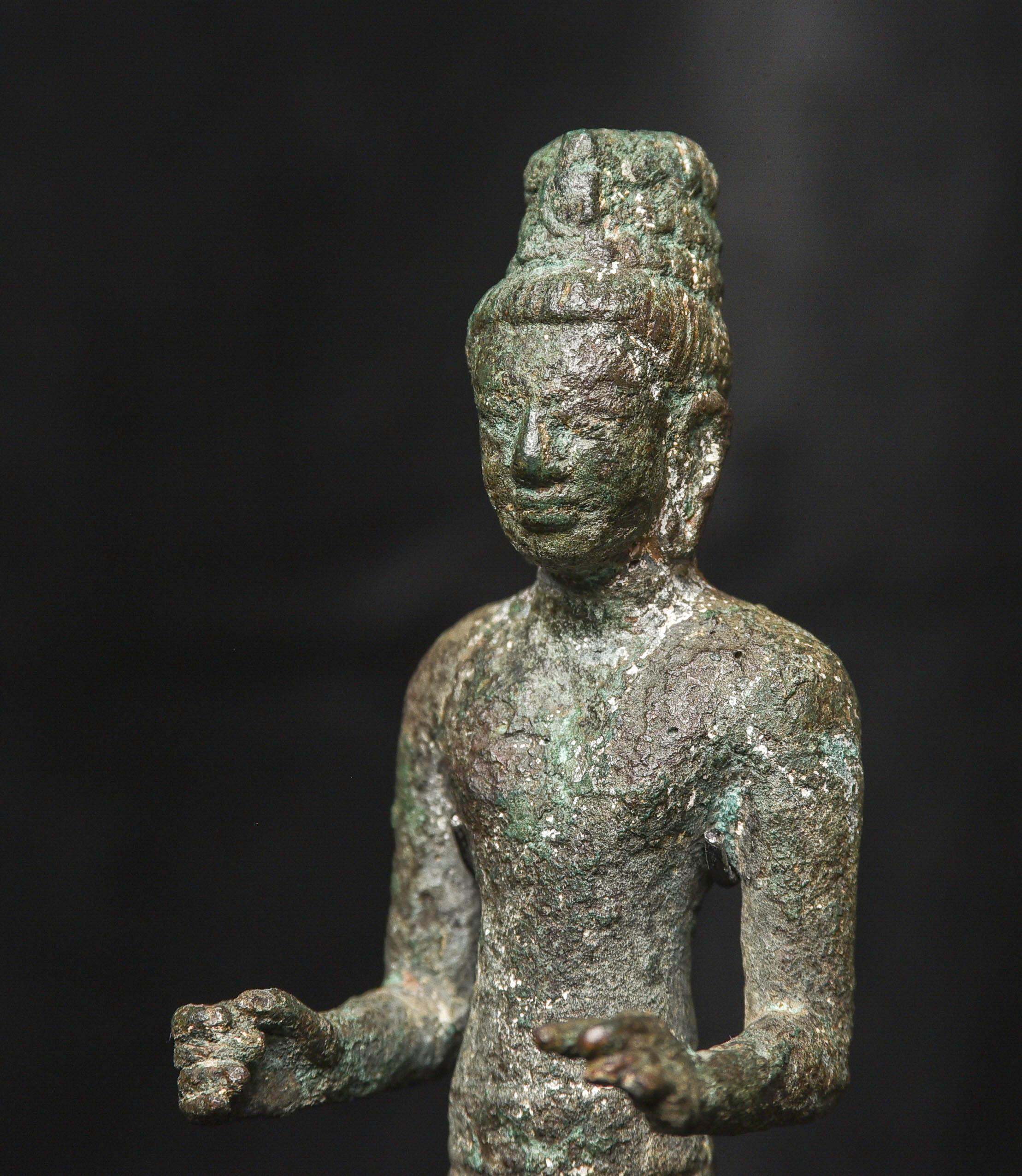 7th/9thC Solid-Cast Bronze Prakhon Chai Buddha or Bodhisattva - 9688 For Sale 5