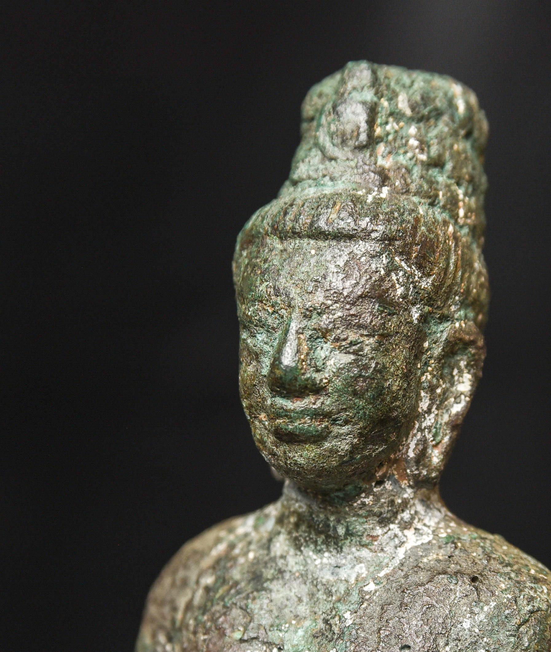 Bouddha ou bodhisattva Prakhon Chai en bronze massif du 7e/9e siècle - 9688 en vente 11