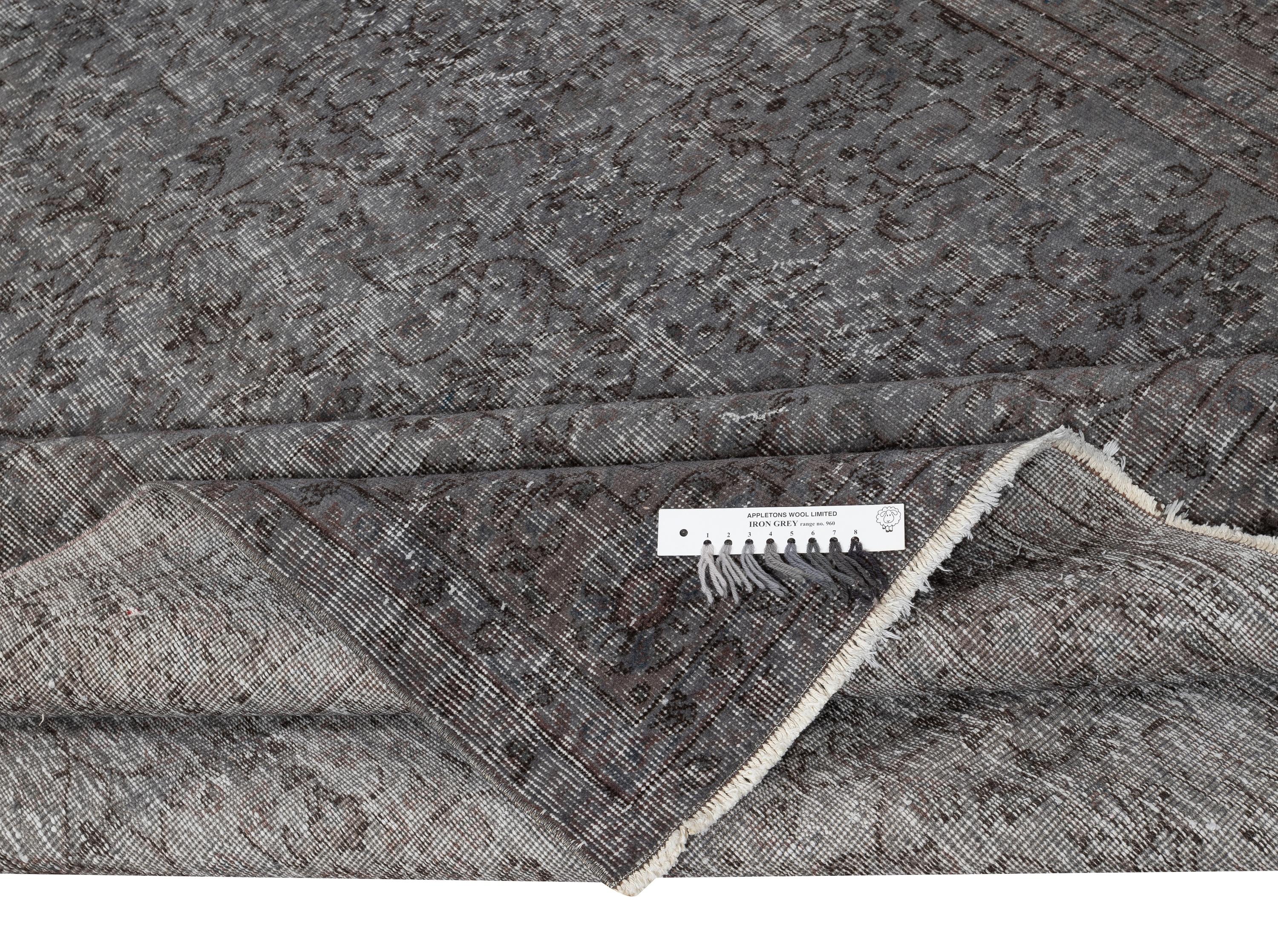 Moderne 7x10 Ft Gray Handmade Turkish Area Rug for Living Room, Dining Room and Bedroom (tapis turc fait à la main pour le salon, la salle à manger et la chambre à coucher) en vente