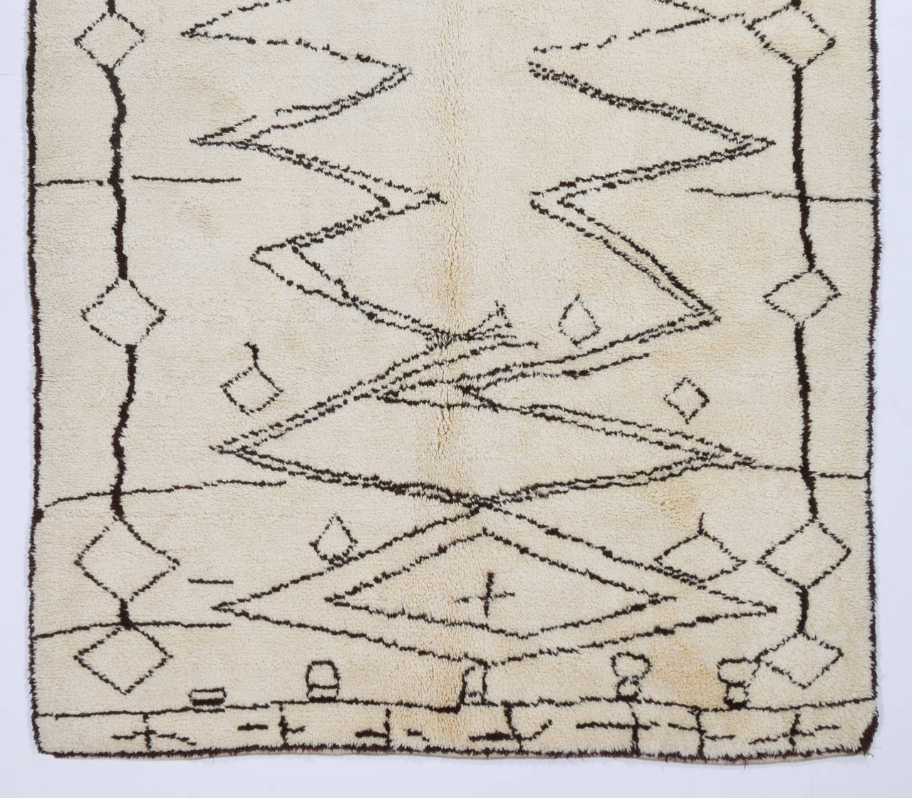 A modern handmade rug made of natural un-dyed ivory/cream and brown sheep wool. Measures: 7 x 10 Ft.
The rug is available as seen or it can be custom produced in a different size, colour combination and design if requested.