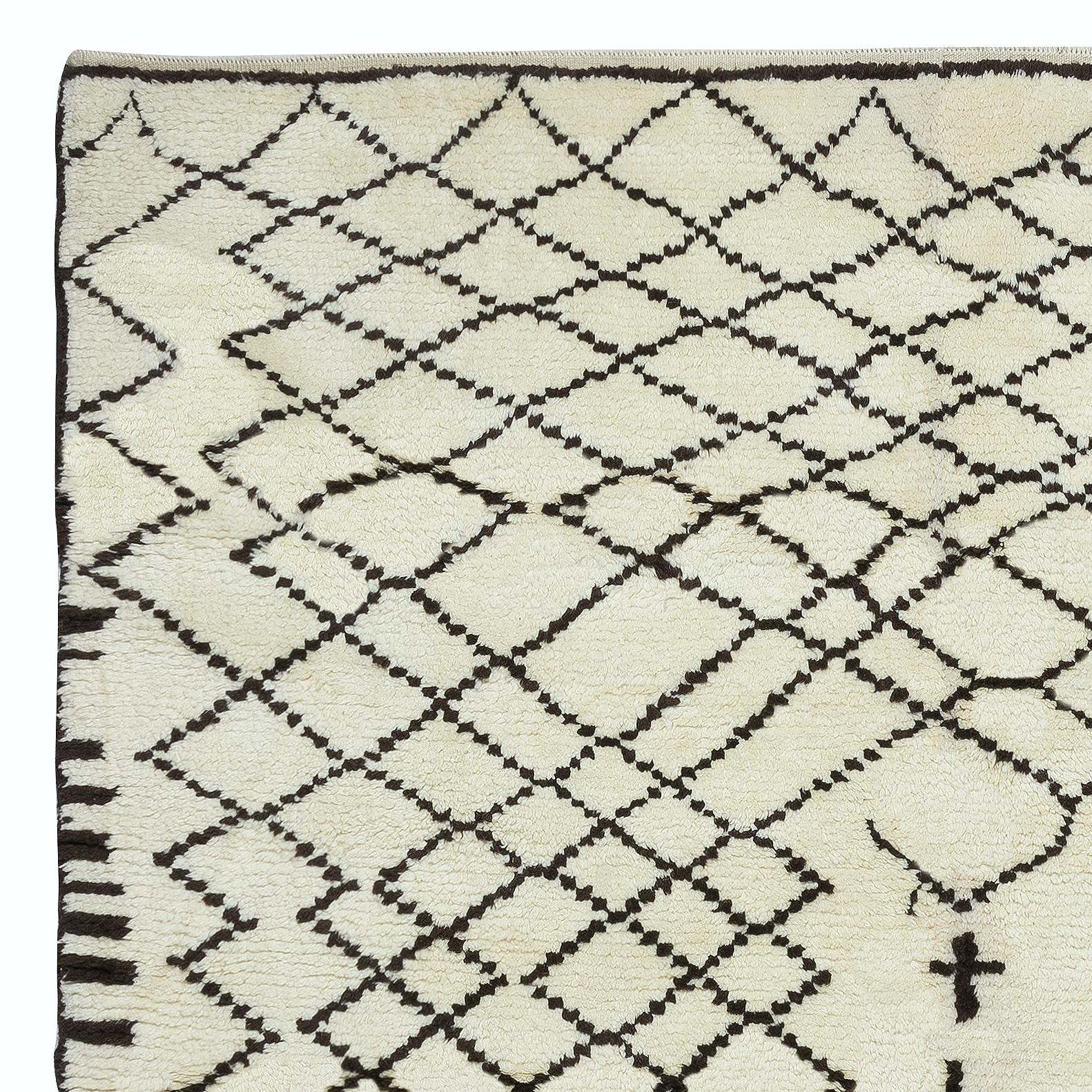 7x10 Ft Modern Moroccan Tulu Rug, 100% Natural Wool, Beni Ourain Carpet In New Condition For Sale In Spring Valley, NY