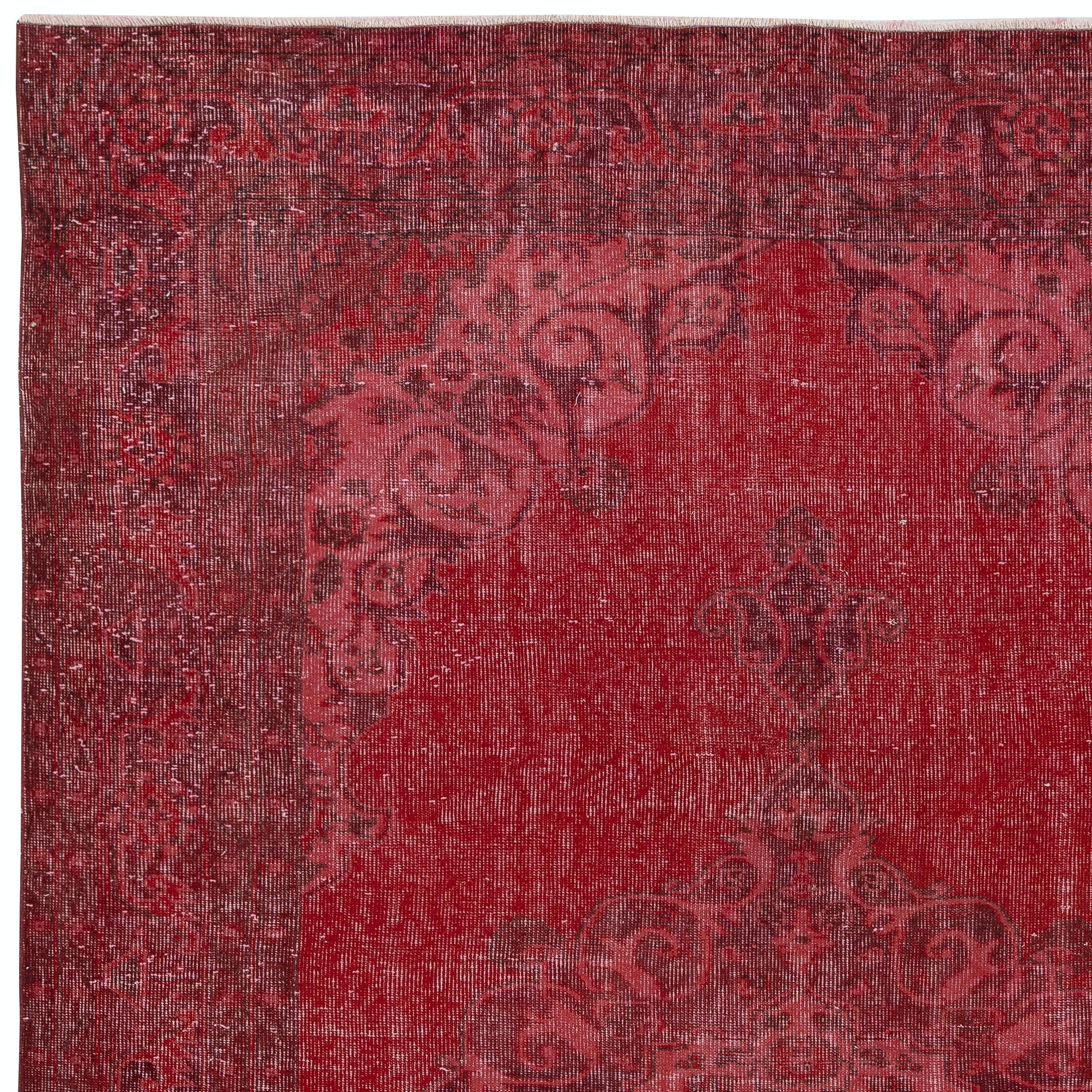 Annodato a mano Tappeto in lana vintage fatto a mano 7x10 Ft. Tappeto turco rosso per la casa moderna in vendita