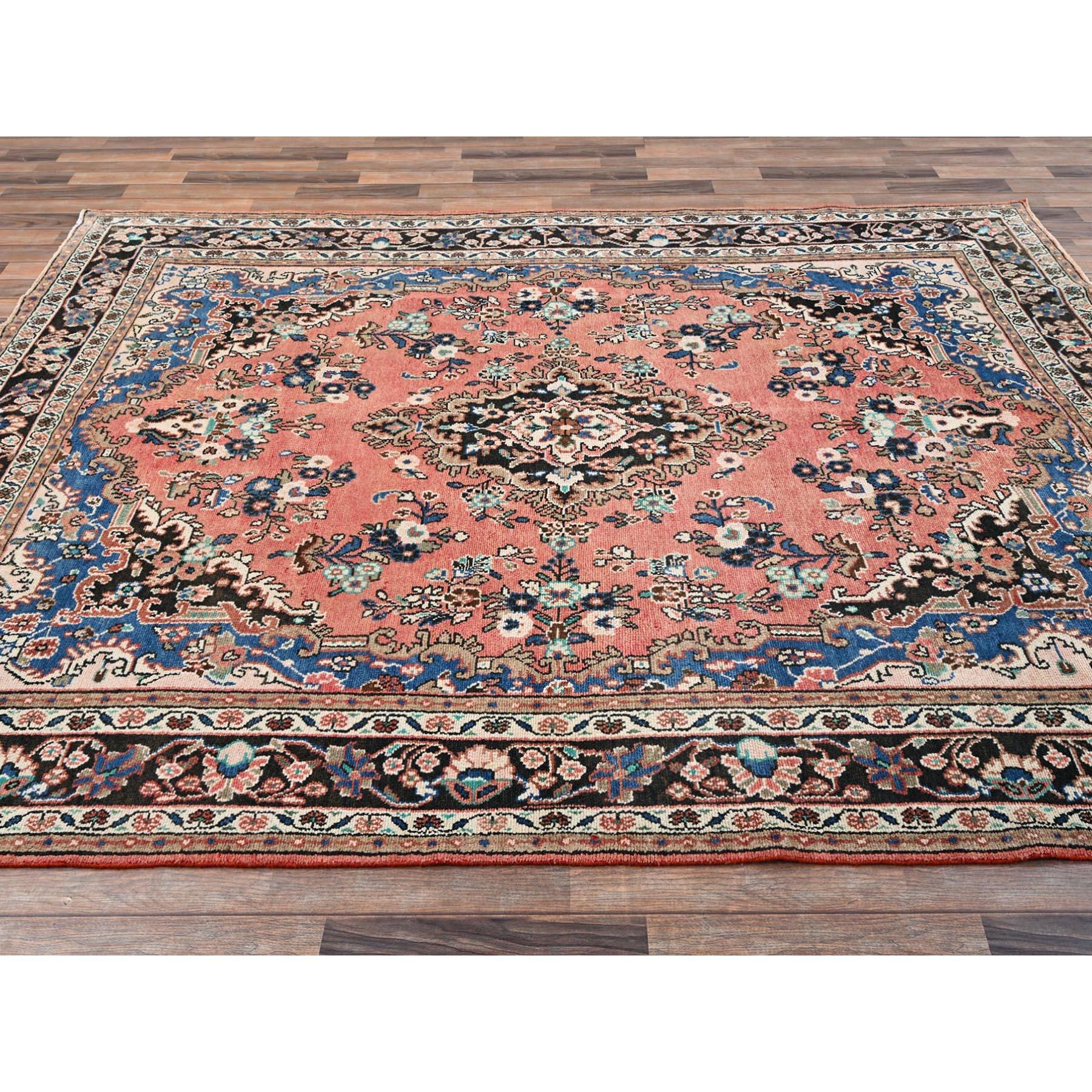 7'x10' Rose Pink Vintage Persian Bibikabad Hand Knotted Soft Wool Clean Rug (Handgeknüpft) im Angebot