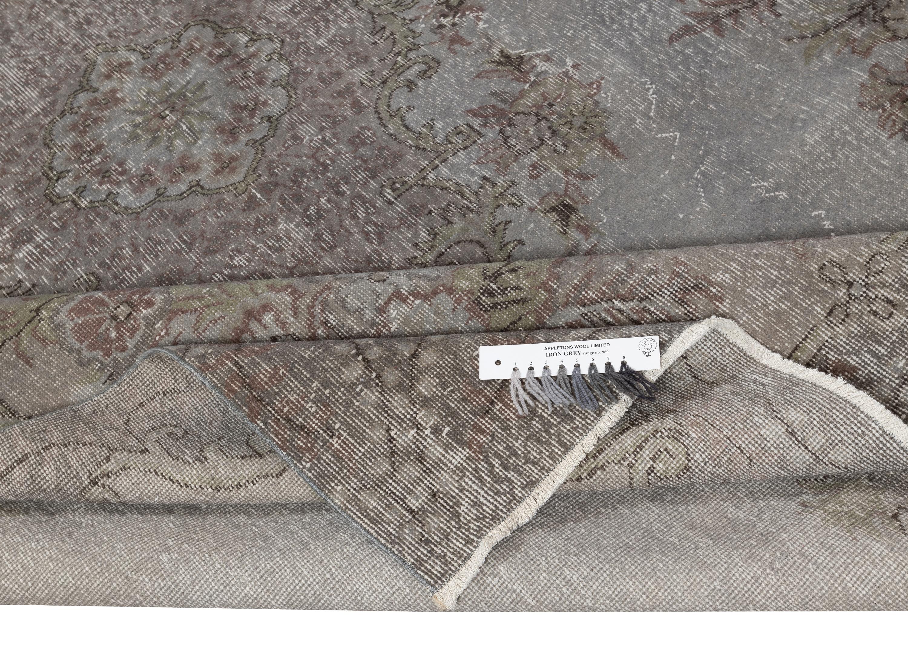 Moderno Tappeto d'area grigio sovratinto 7x10.2 Ft, annodato e tessuto a mano in Turchia in vendita