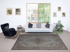 7x10.2 Ft Gray Redyed Vintage Turkish Rug. Handgefertigte Teppiche für moderne Innenräume