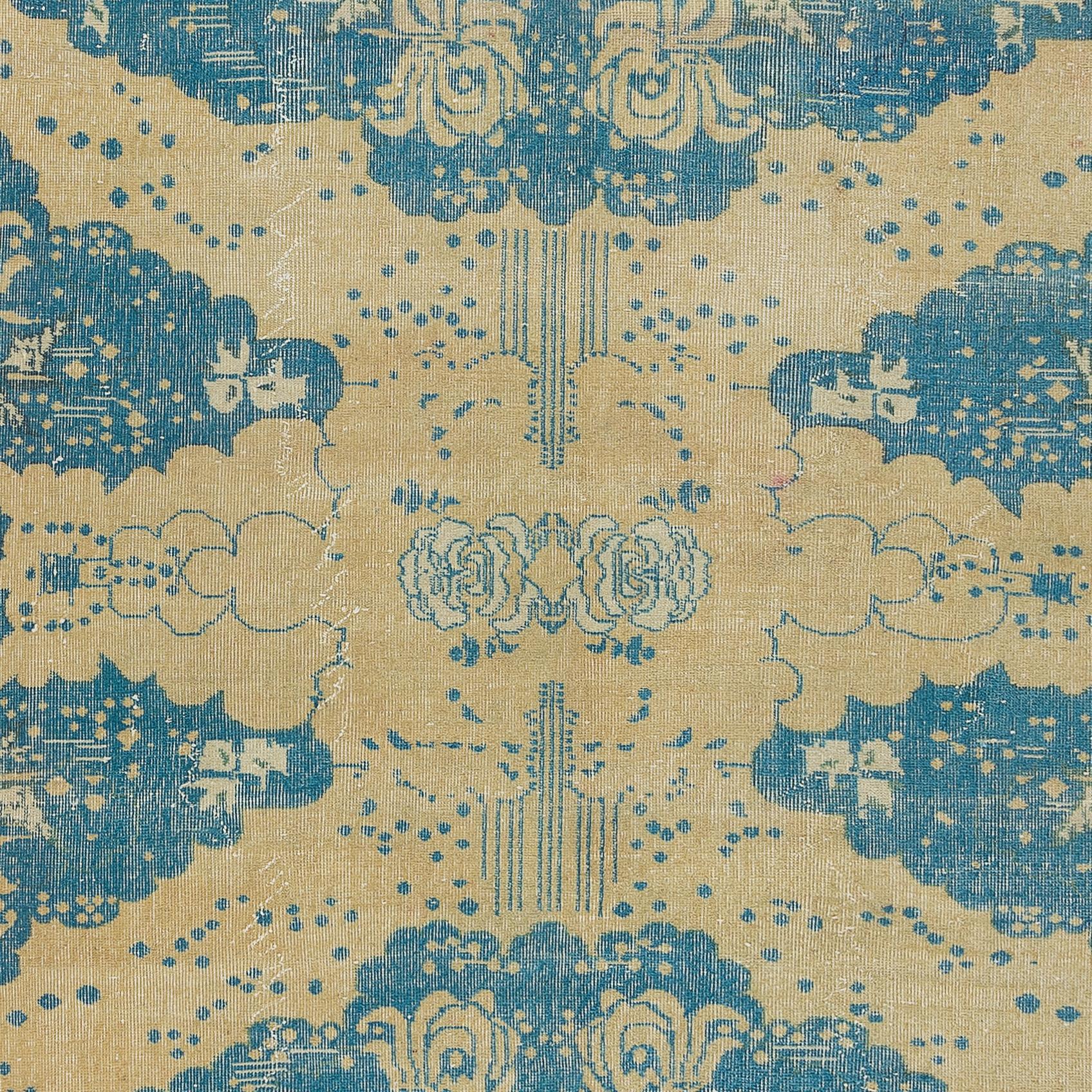 Tissé à la main 7x10.2 Ft Vintage Turkish Area Rug, Handmade Woolen Carpet in Beige and Blue en vente