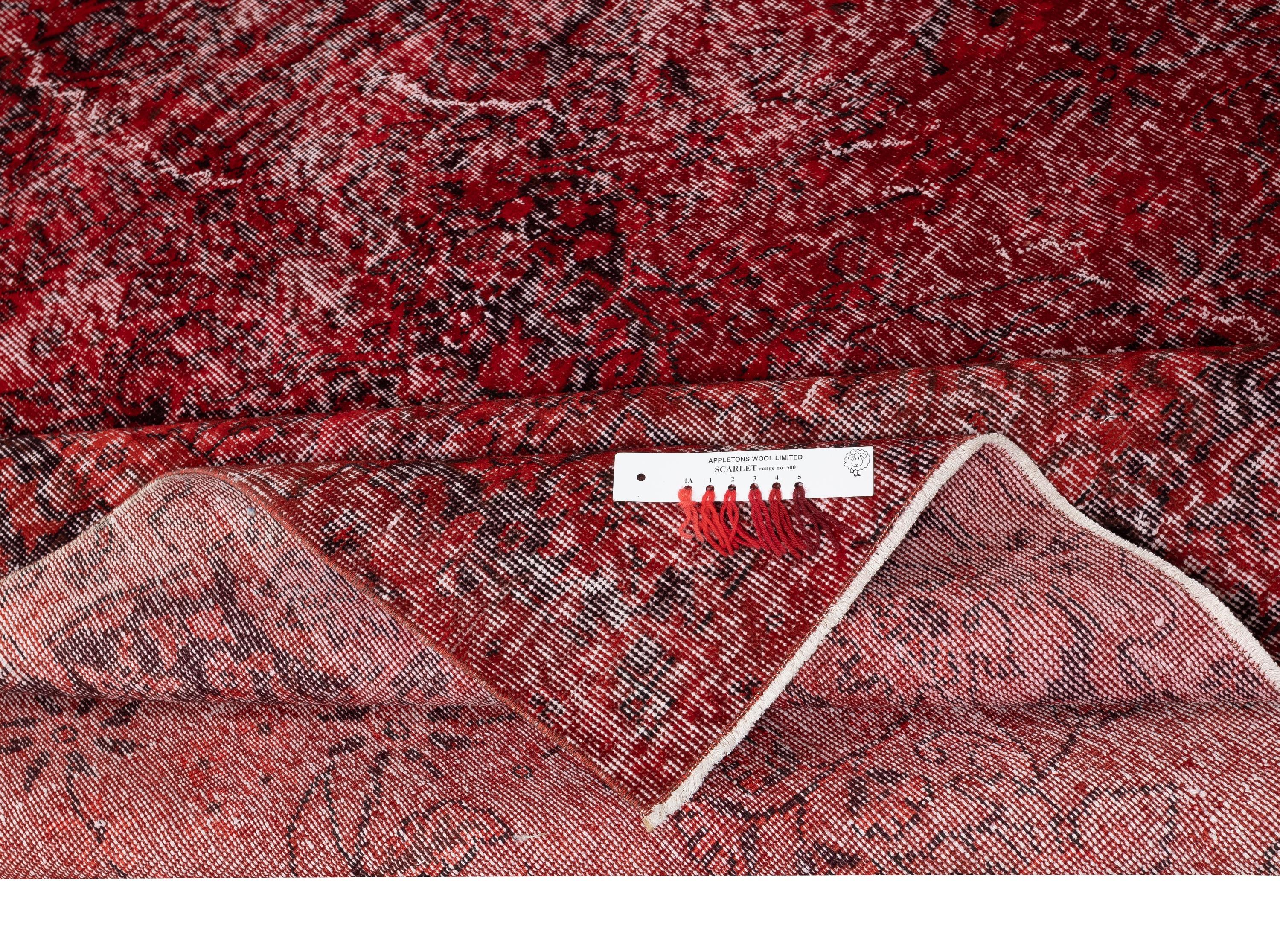 7x10.3 Ft Handgefertigter türkischer Teppich. Vintage Rot überfärbt Bereich Teppich für Wohnzimmer (Moderne) im Angebot