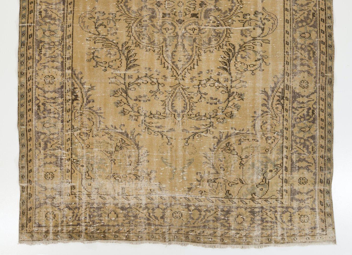 Oushak Beautiful Handmade Turkish Area Rug with Medallion Design. Vintage Beige Carpet For Sale