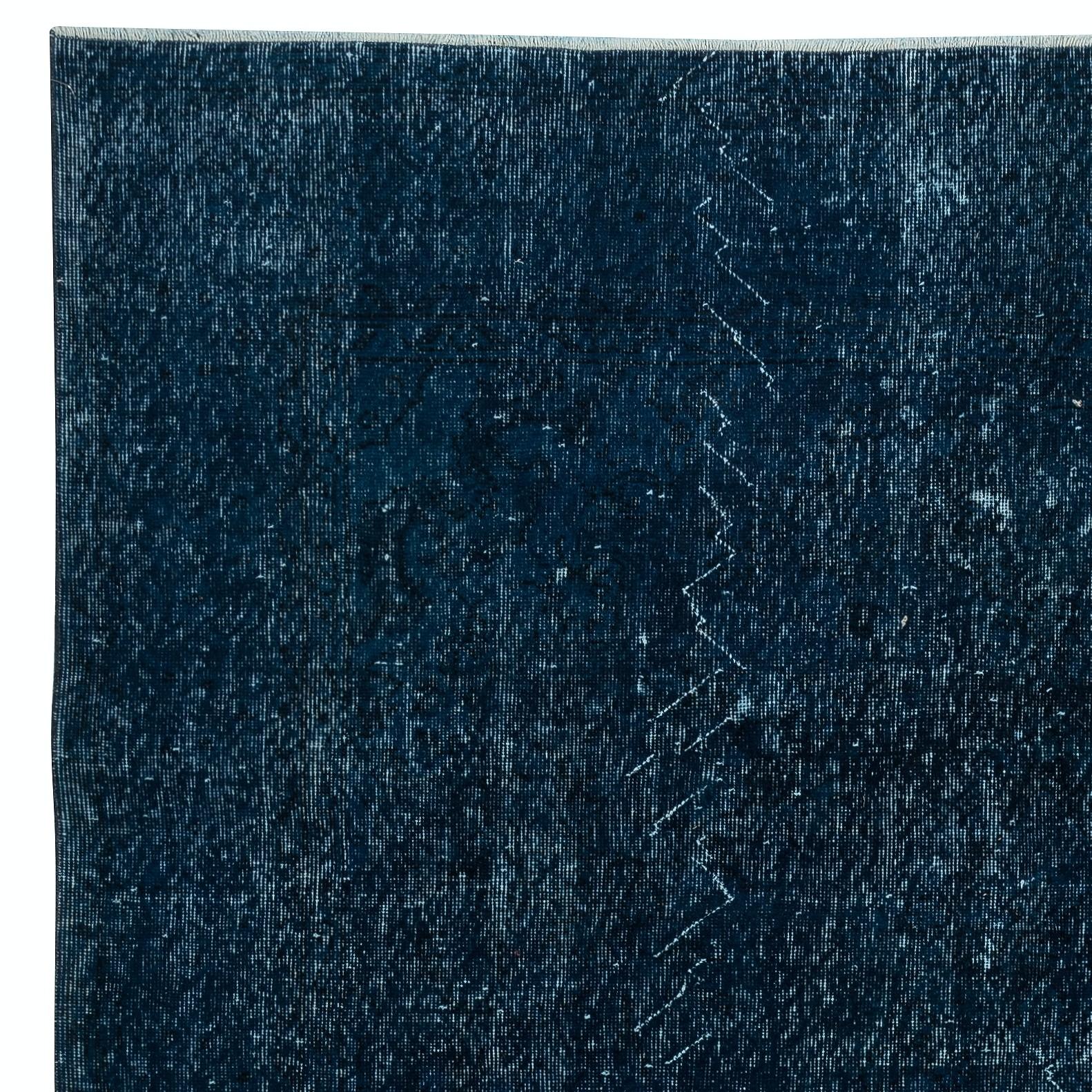 7x10.4 Ft Overdyed Wolle Marineblauer Teppich, handgefertigt in der Türkei, moderner großer Teppich (Türkisch) im Angebot