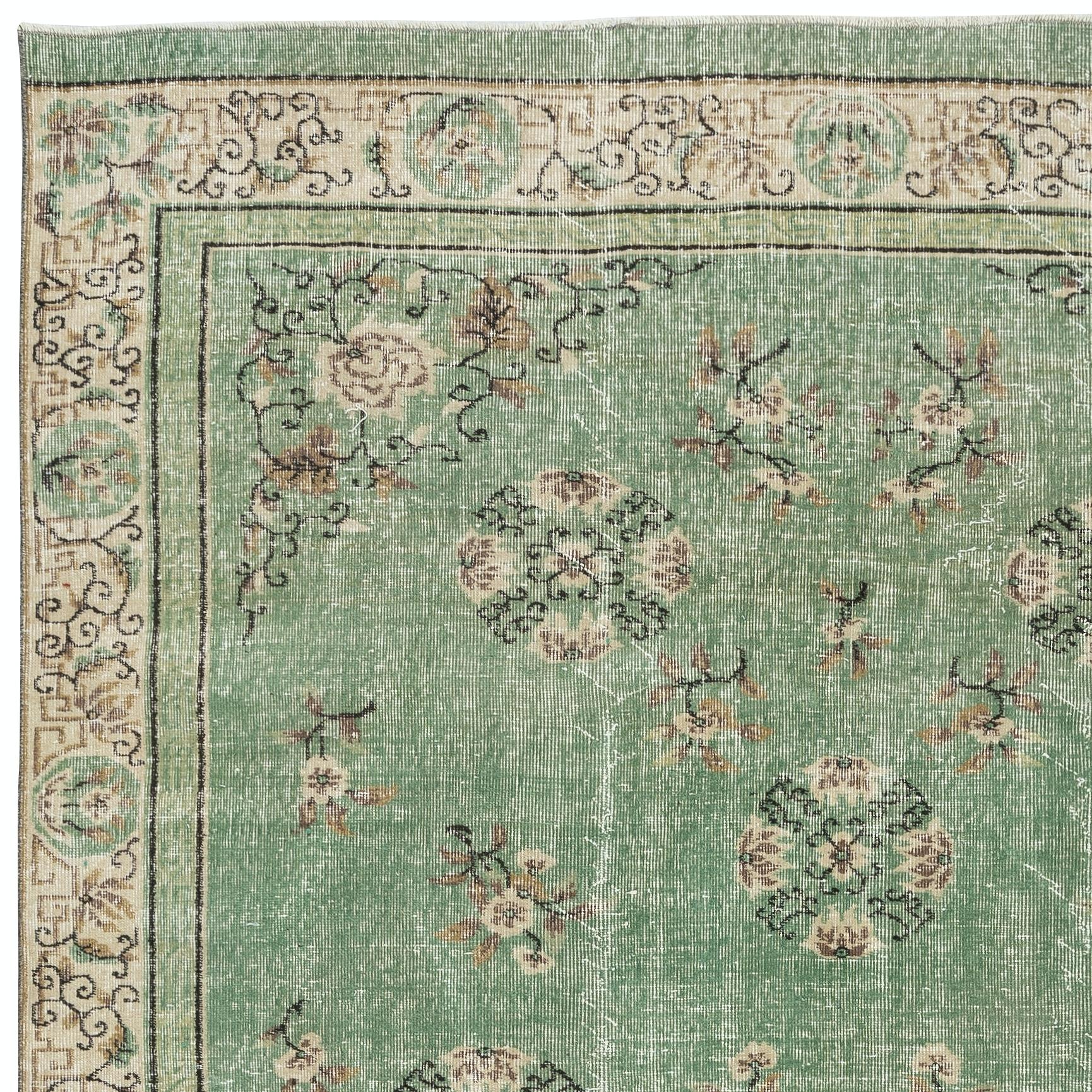 7x10.4 Ft Vintage Handgeknüpfter Türkischer Wollteppich. Chinesisches Art Déco inspiriert, grün im Zustand „Gut“ im Angebot in Spring Valley, NY