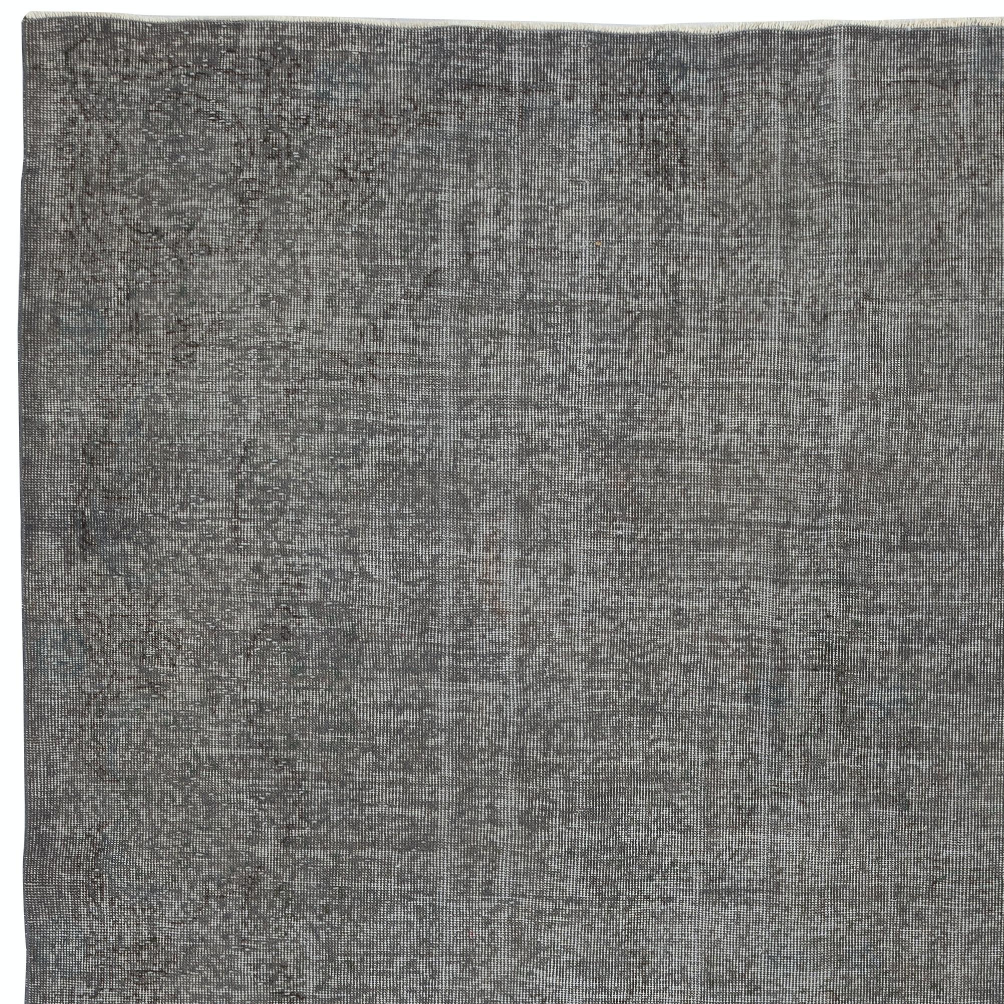 7x10.4 Ft Vintage Rug Overdyed in Grau für moderne Interieurs. Handgefertigt in der Türkei (Handgeknüpft) im Angebot