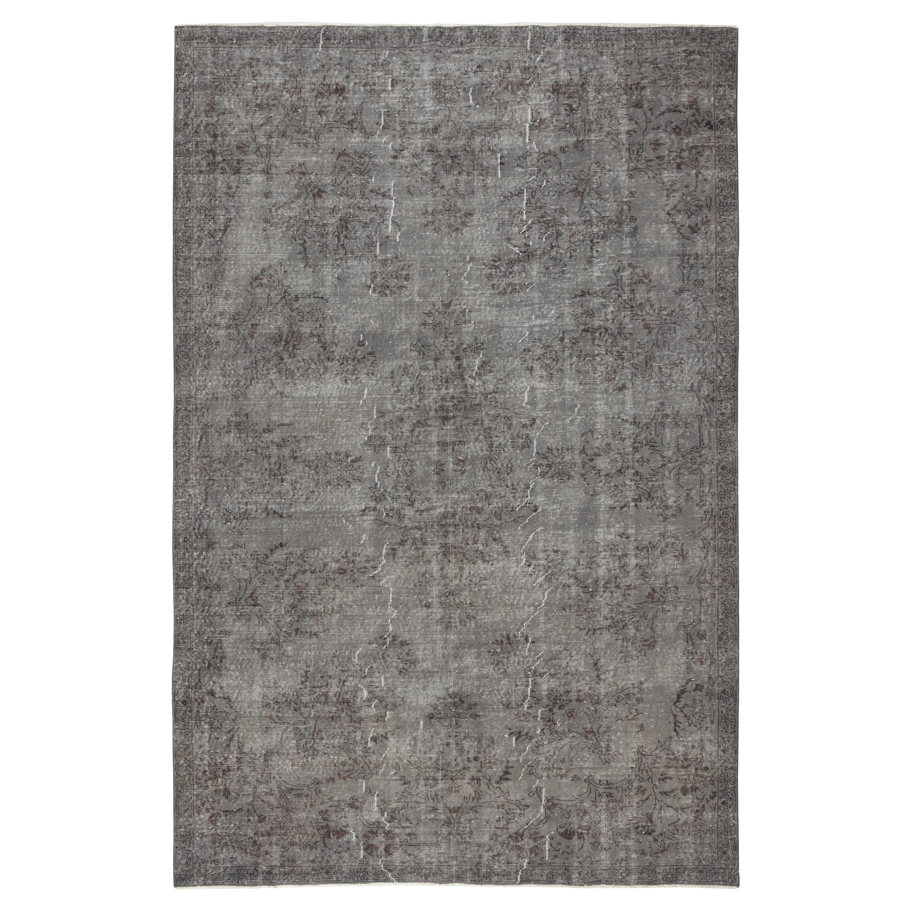 Tappeto vintage sovratinto grigio 7x10.5 Ft per interni moderni. Annodato a mano in Turchia