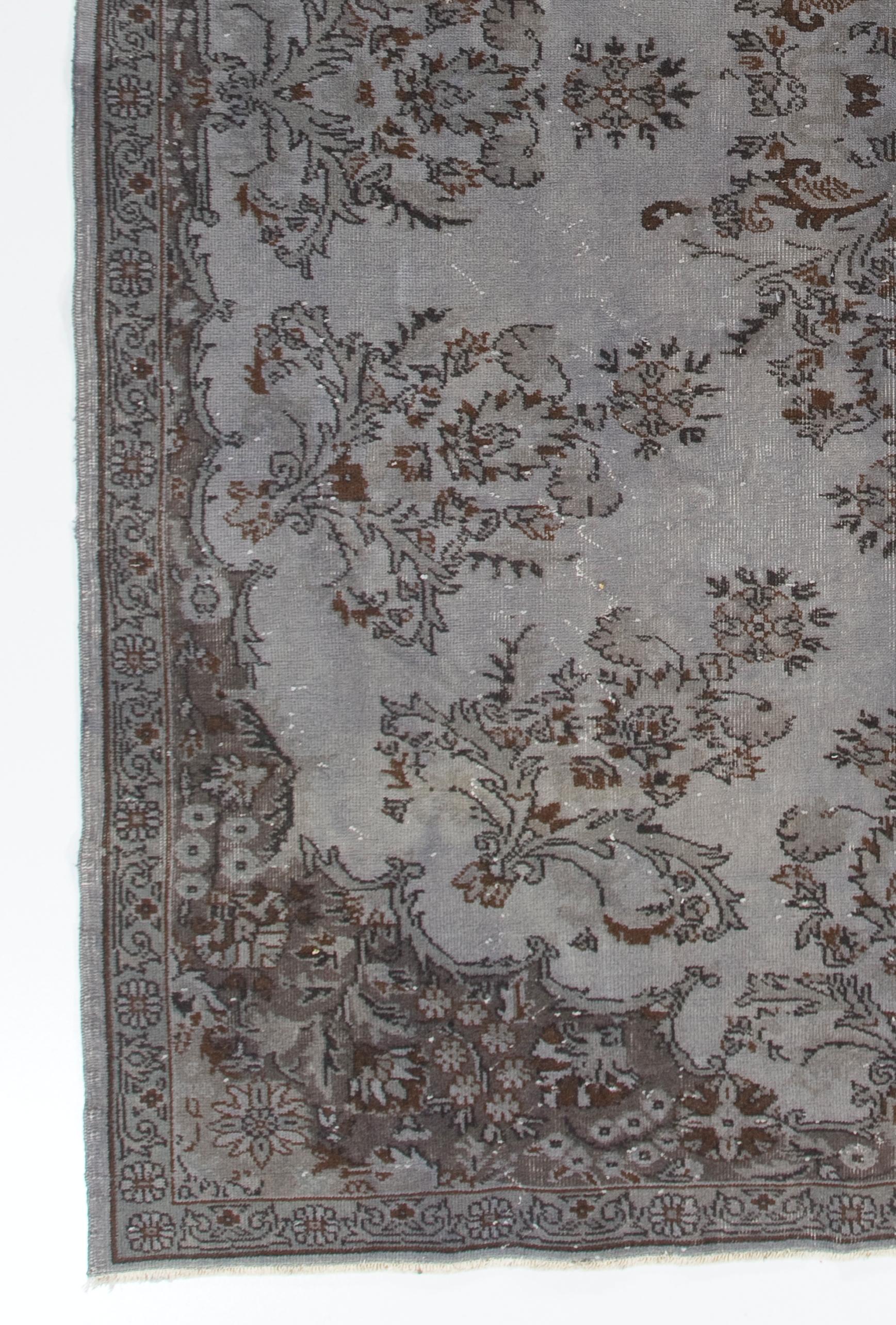 Alfombra Turca Vintage Anudada a Mano de 7x10,5 Pies Teñida de Gris para Interiores Modernos Tejido a mano en venta