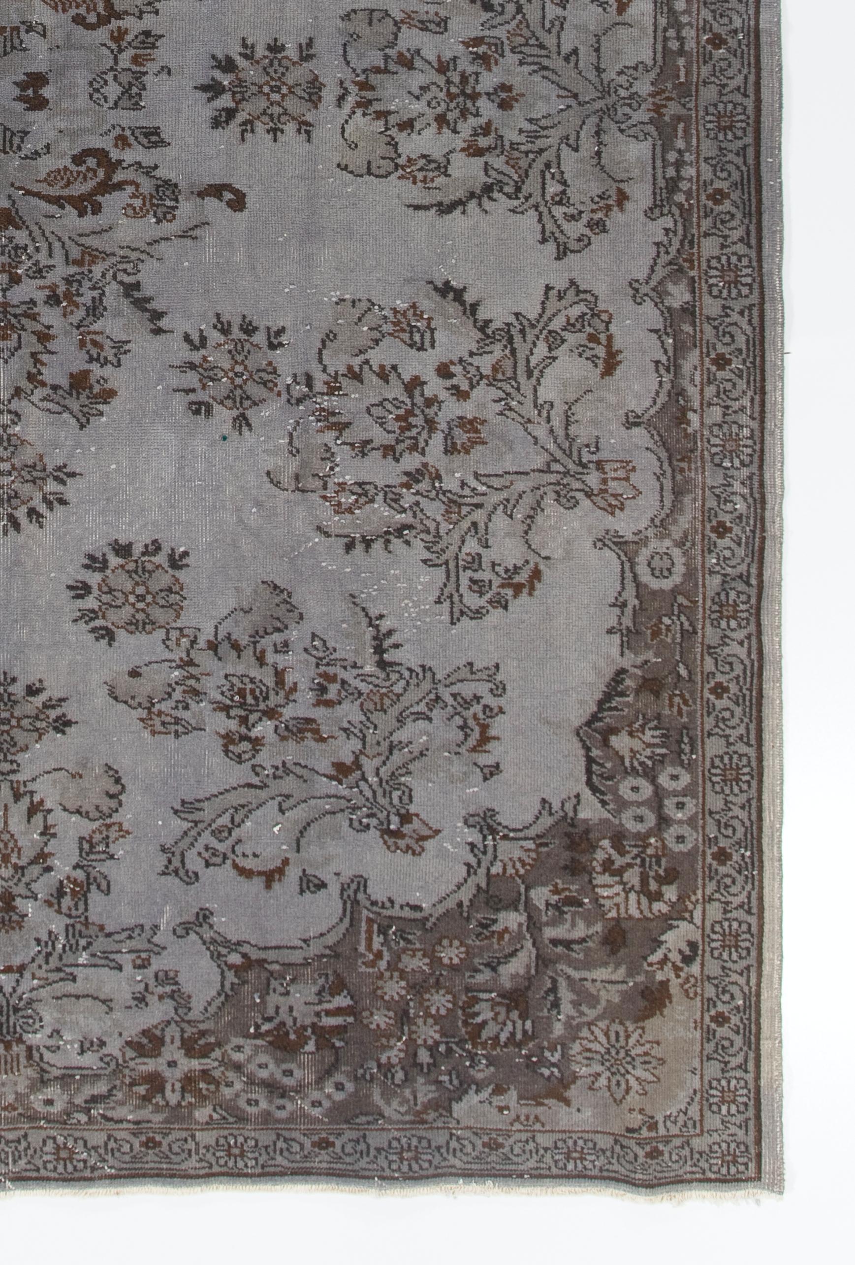 Alfombra Turca Vintage Anudada a Mano de 7x10,5 Pies Teñida de Gris para Interiores Modernos en Bueno estado para la venta en Spring Valley, NY