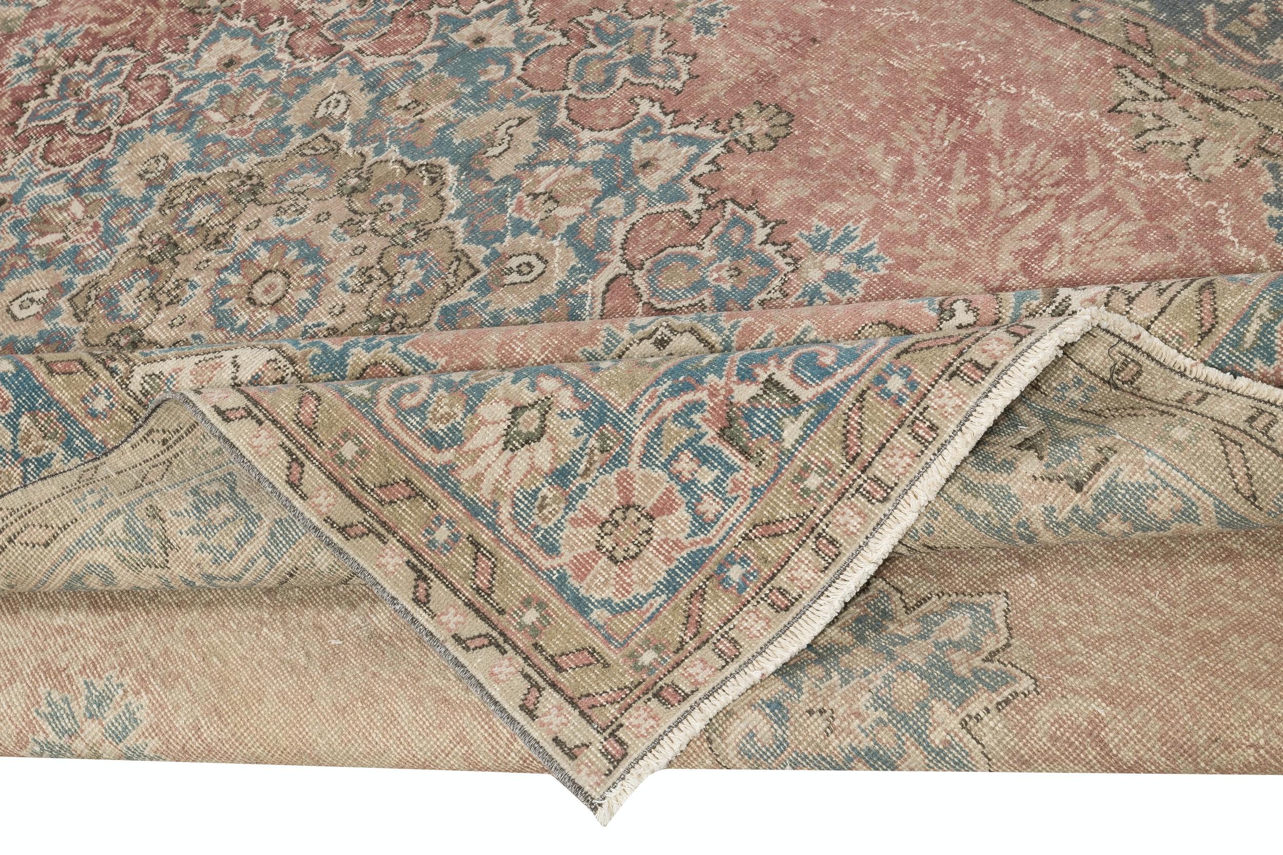 Rustico Tappeto Vintage in lana fatto a mano 7x10.5 Ft. Tappeto turco unico nel suo genere in vendita