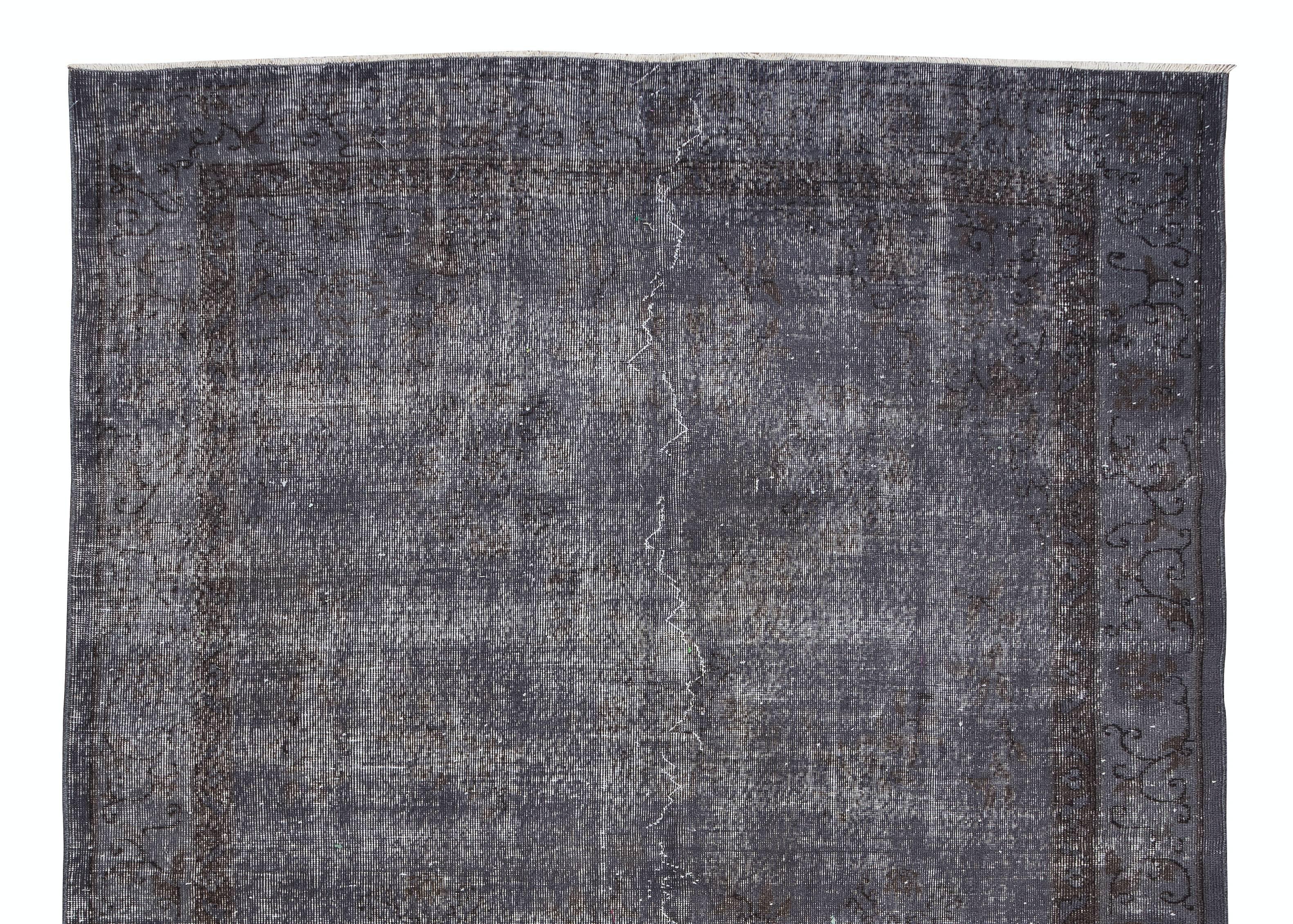 Modern Gray Rug, Woolen Floor Covering, Handmade 1960s Turkish Carpet In Good Condition For Sale In Philadelphia, PA