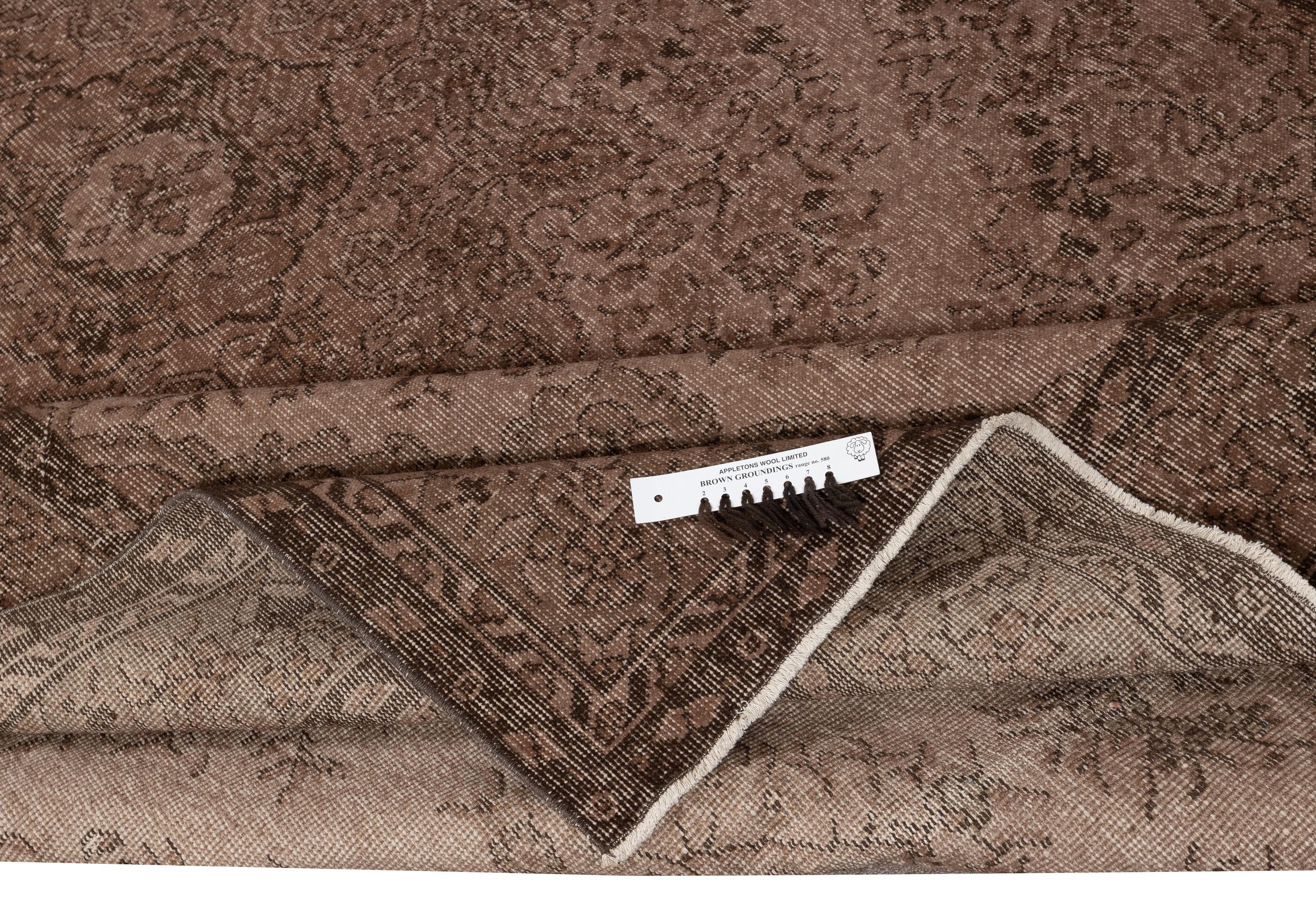 7x10.7 Ft Vintage Handgefertigter Teppich. Brauner türkischer Teppich für modernes Heim und Büro (Moderne) im Angebot