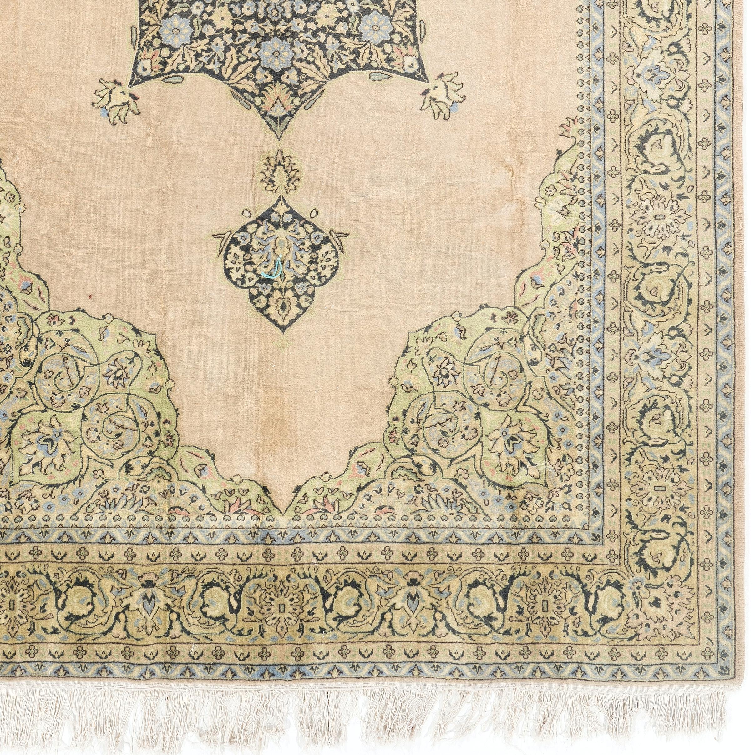 Turco Tappeto vintage Ladik turco annodato a mano 7x10.8 Ft, morbido vello di lana, ottime condizioni in vendita