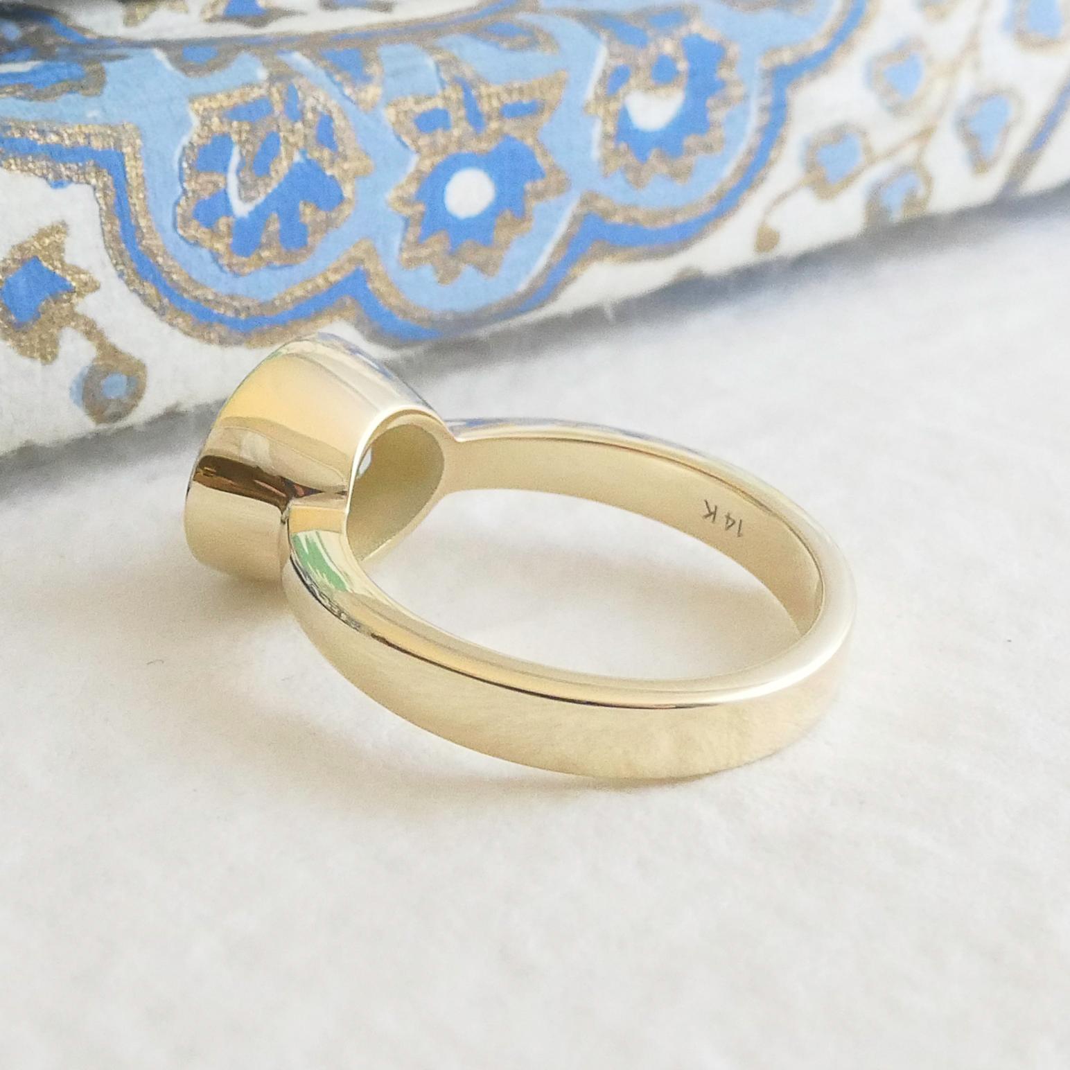 Bague aigue-marine ovale facettée de 7 x 10 mm en or jaune 14 carats, taille 7 Neuf - En vente à Oslo, 03