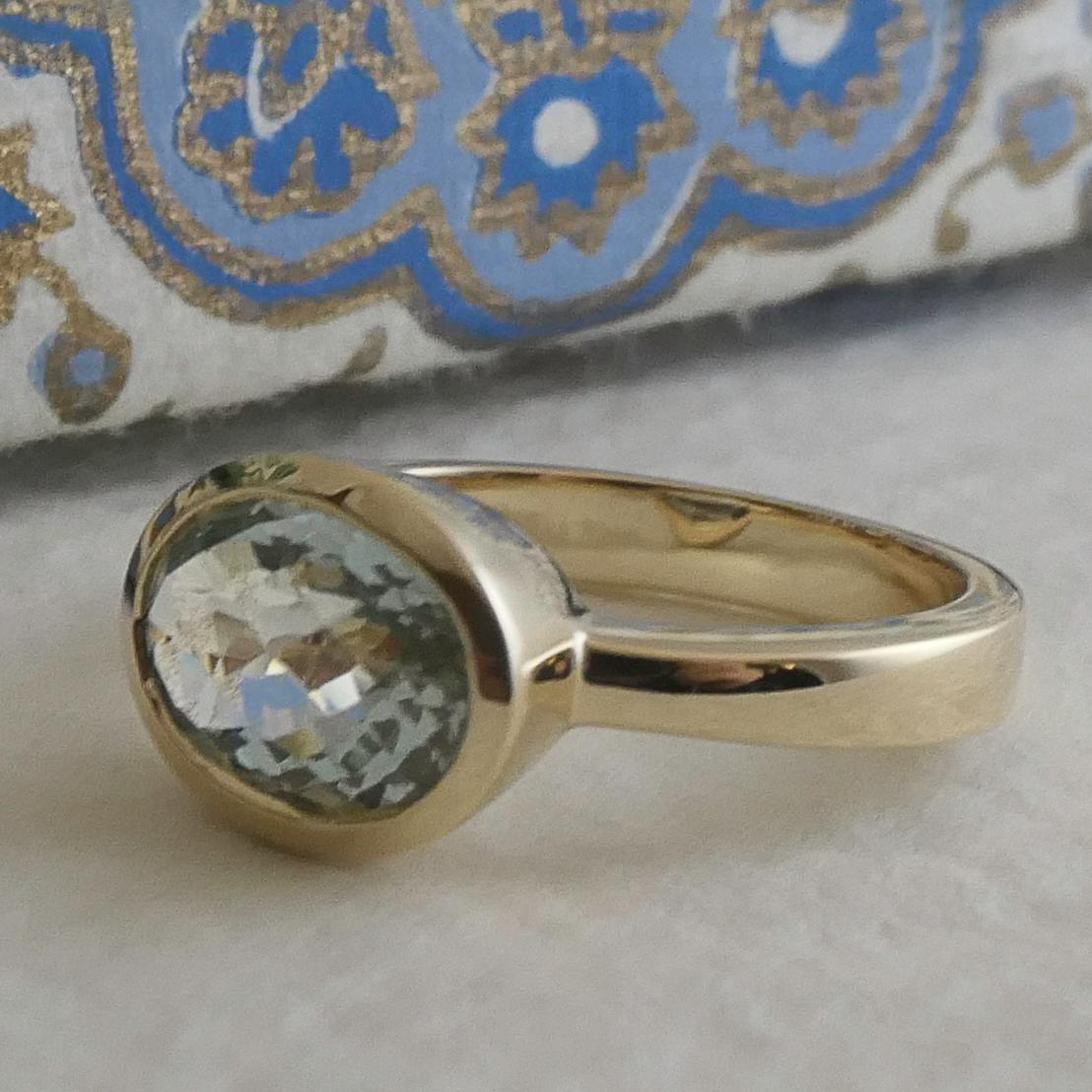 Bague aigue-marine ovale facettée de 7 x 10 mm en or jaune 14 carats, taille 7 Pour femmes en vente