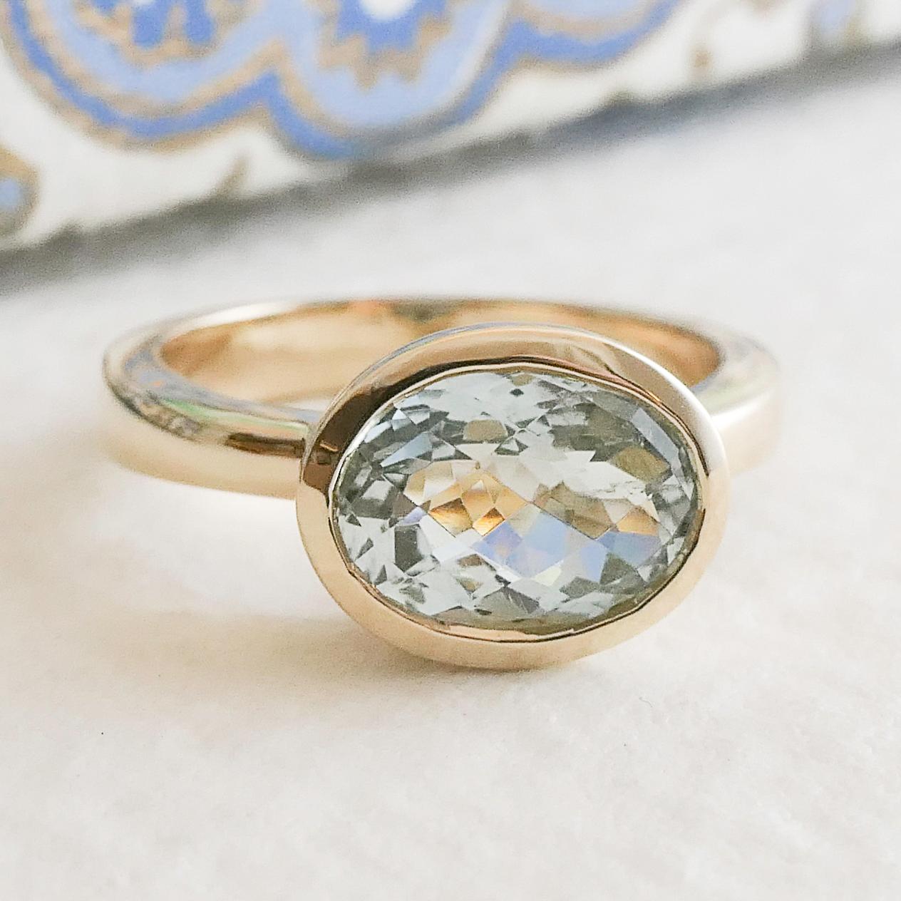Bague aigue-marine ovale facettée de 7 x 10 mm en or jaune 14 carats, taille 7 en vente 1